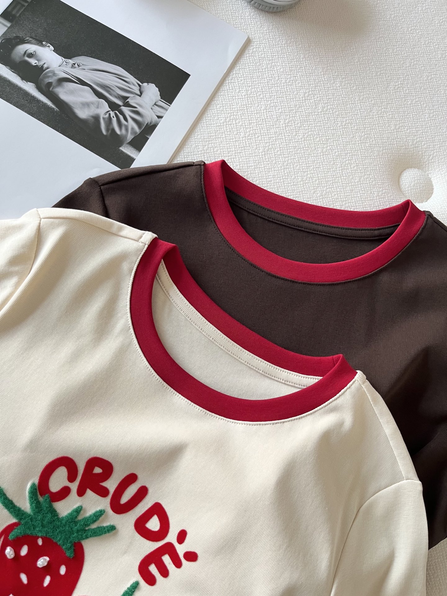 🛒𝐍𝐄𝐖 · 𝟐𝟎𝟐6/爆款现货【春夏上新】 设计师小众｜2026新款撞色立体刺绣订珠工艺款弹力T恤高订