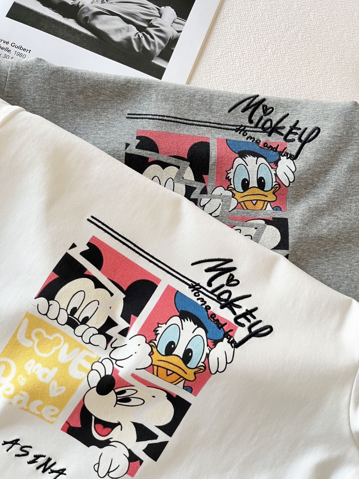 🛒𝐍𝐄𝐖 · 𝟐𝟎𝟐6/爆款现货【春夏上新】 设计师小众｜2026新款撞色米奇印花刺绣工艺款弹力T恤高订