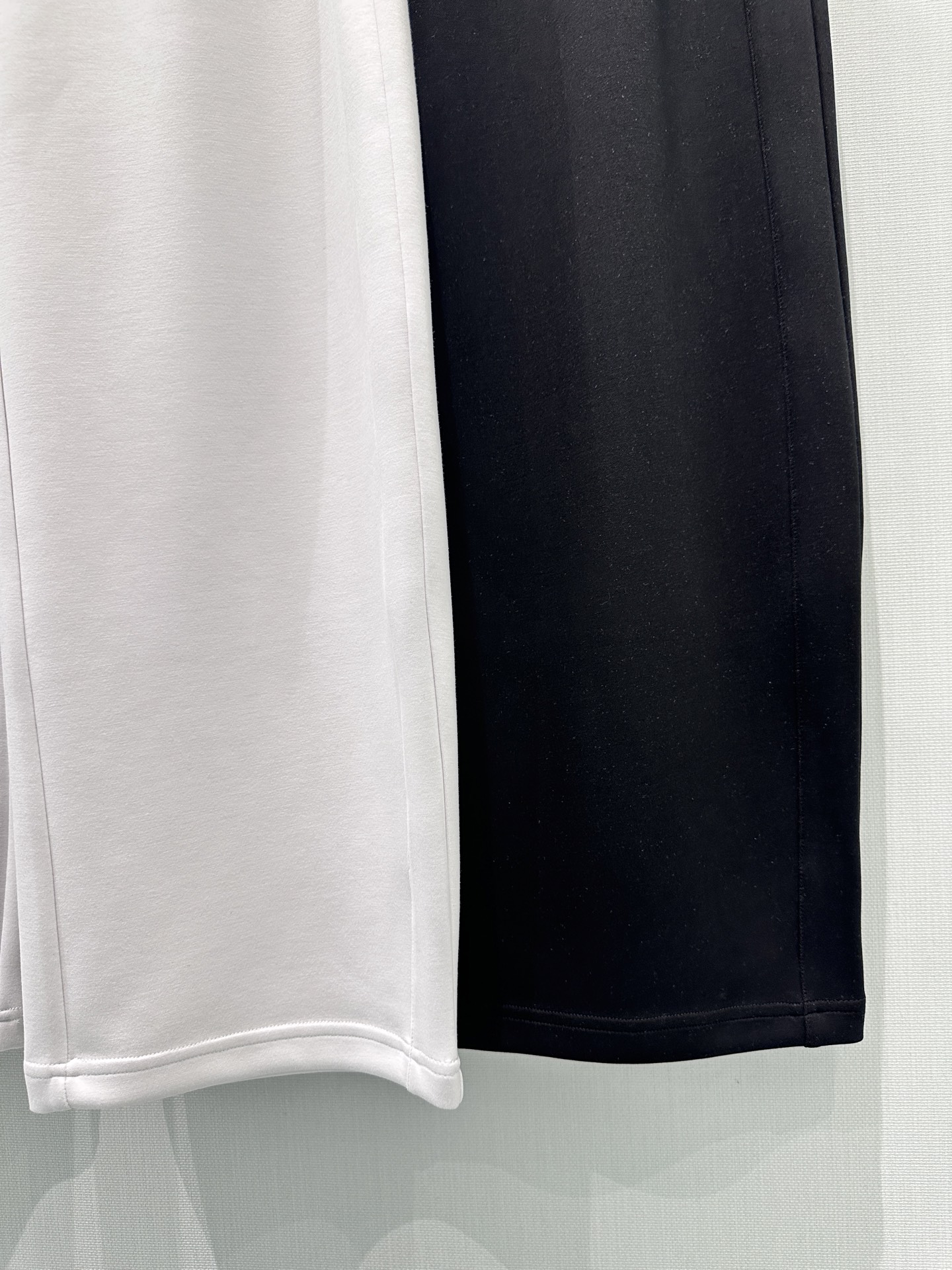 🛒𝐍𝐄𝐖 · 𝟐𝟎𝟐6/爆款现货原创 设计师｜女神同款抽绳休闲裤这款裤子选用优质面料，工艺设计，清新的色