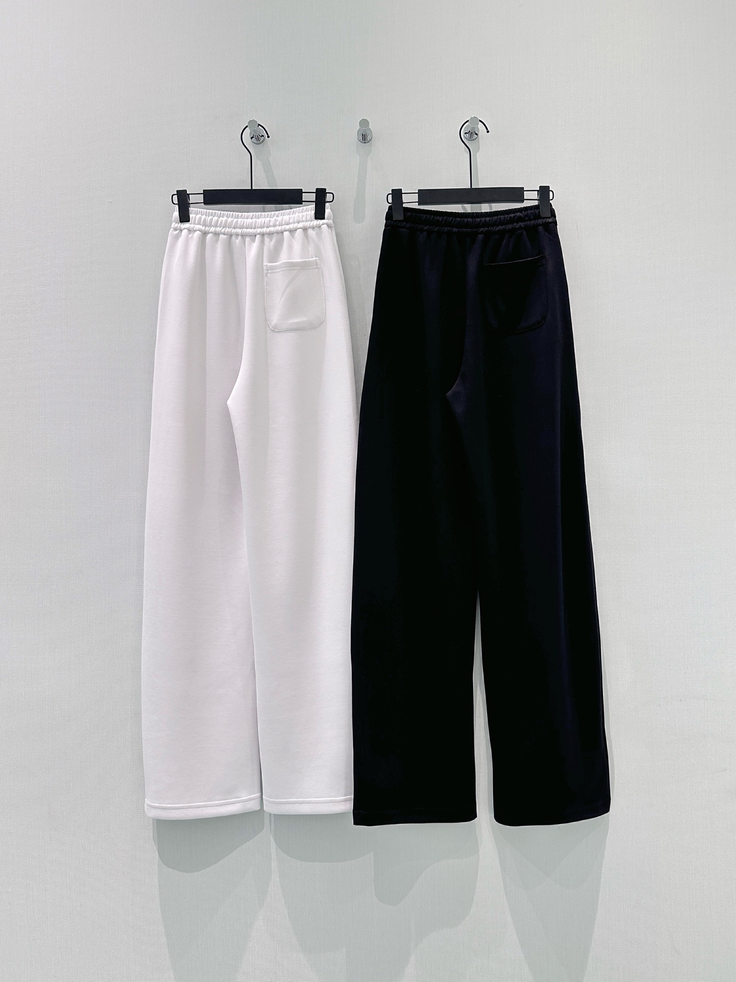 🛒𝐍𝐄𝐖 · 𝟐𝟎𝟐6/爆款现货原创 设计师｜女神同款抽绳休闲裤这款裤子选用优质面料，工艺设计，清新的色