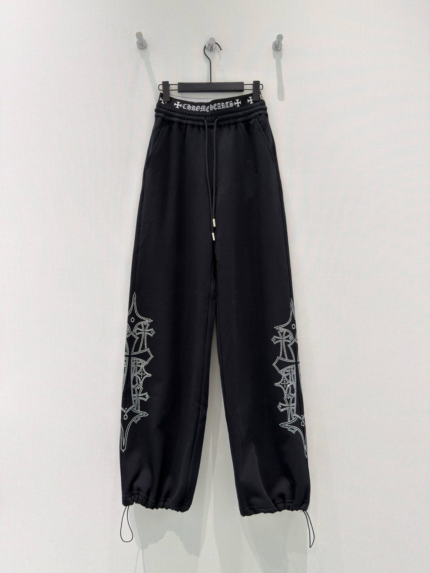 🛒𝐍𝐄𝐖 · 𝟐𝟎𝟐6/爆款现货原创 设计师｜女神同款双腰头抽绳休闲裤这款裤子选用优质面料，工艺设计，清