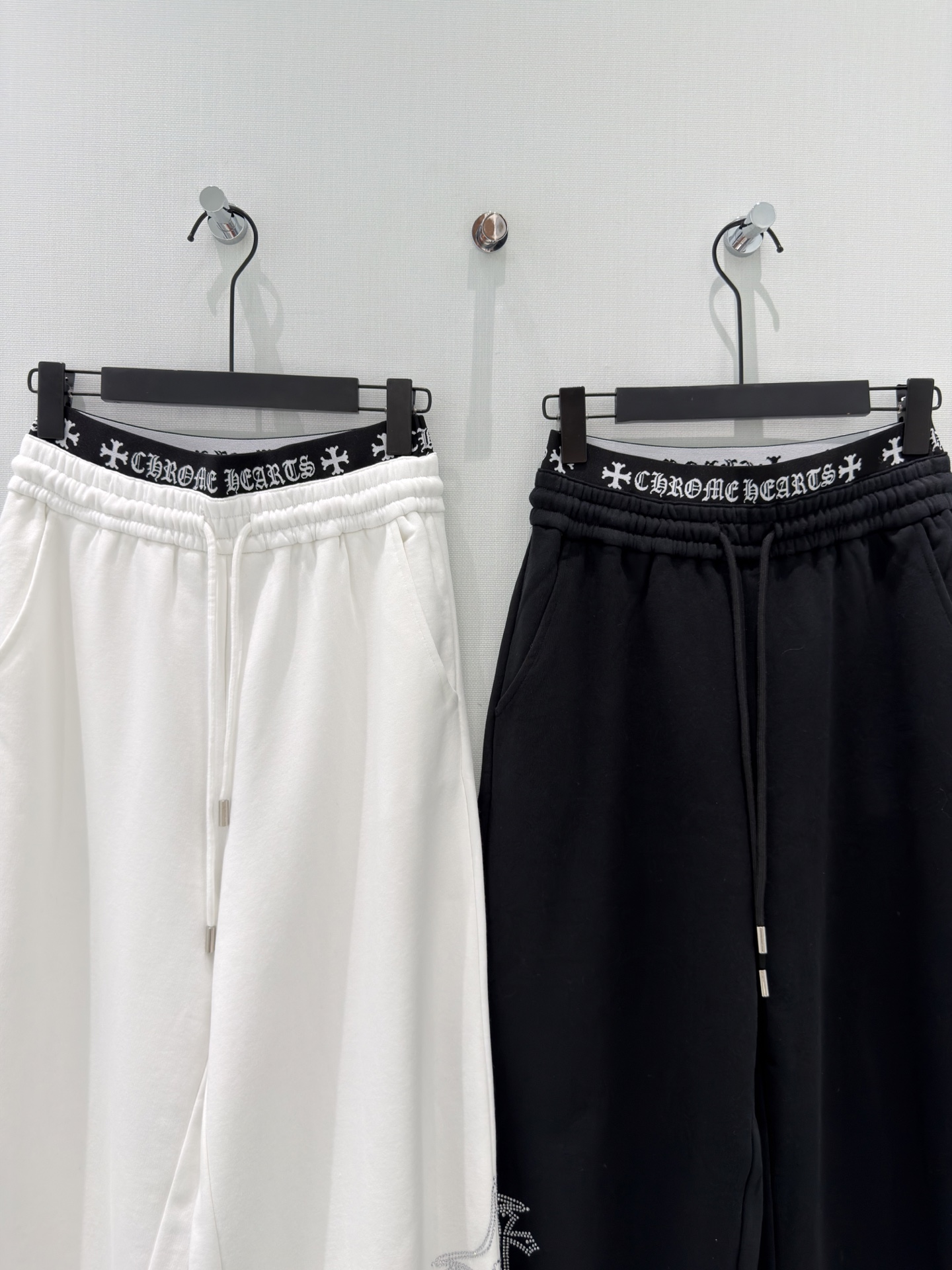 🛒𝐍𝐄𝐖 · 𝟐𝟎𝟐6/爆款现货原创 设计师｜女神同款双腰头抽绳休闲裤这款裤子选用优质面料，工艺设计，清