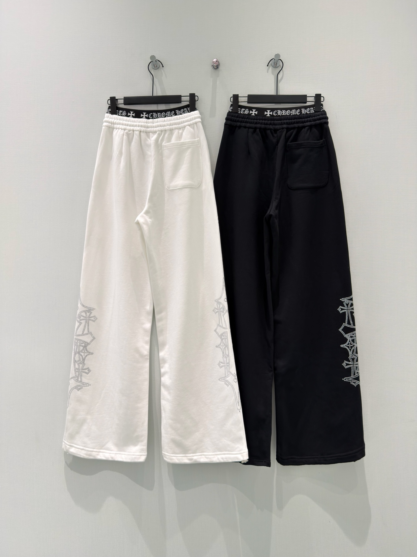 🛒𝐍𝐄𝐖 · 𝟐𝟎𝟐6/爆款现货原创 设计师｜女神同款双腰头抽绳休闲裤这款裤子选用优质面料，工艺设计，清