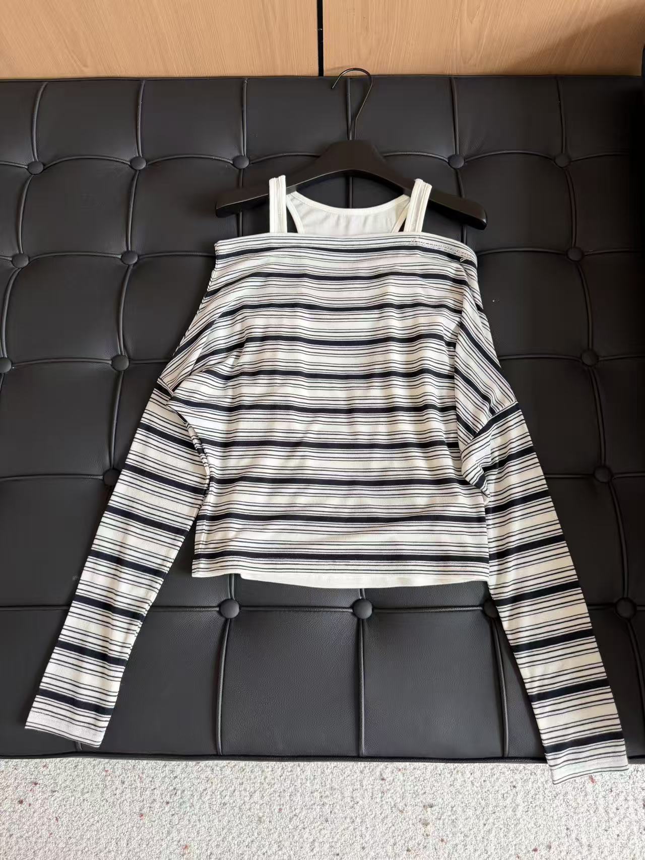 🛒𝐍𝐄𝐖 · 𝟐𝟎𝟐6/爆款现货设计师 原创｜2026新款圆领天丝羊毛假两件打底衫云感舒适的系列！上身的