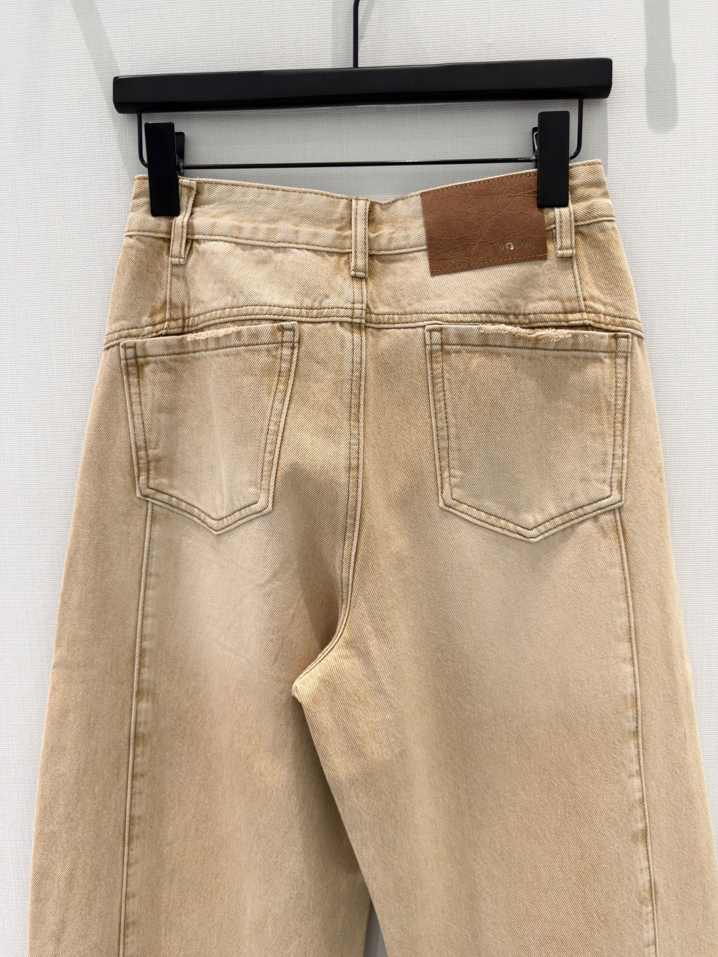 🛒𝐍𝐄𝐖 · 𝟐𝟎𝟐6/爆款现货设计师 原创｜重工铆钉镰刀牛仔裤采用高端定制面料，牛仔穿起来非常舒适，常