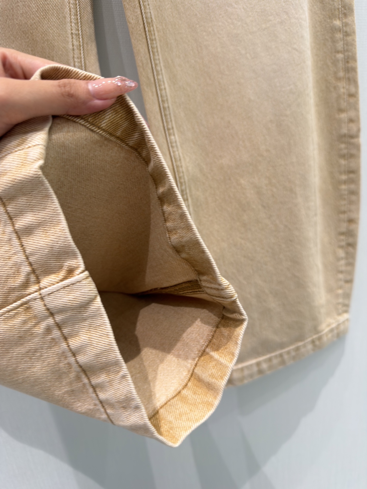 🛒𝐍𝐄𝐖 · 𝟐𝟎𝟐6/爆款现货设计师 原创｜重工铆钉镰刀牛仔裤采用高端定制面料，牛仔穿起来非常舒适，常