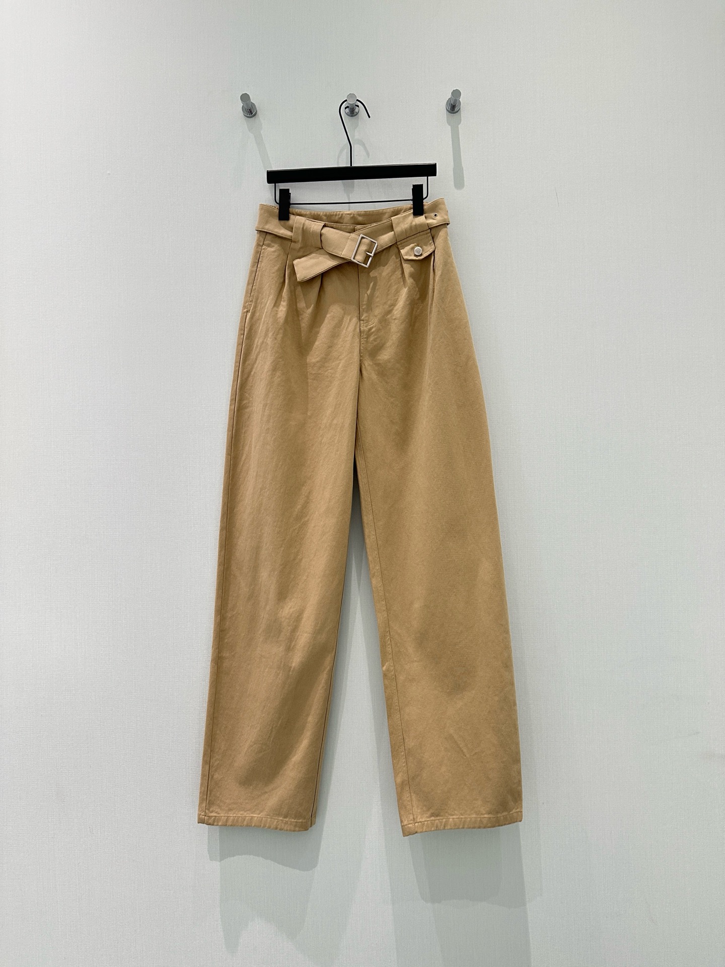 🛒𝐍𝐄𝐖 · 𝟐𝟎𝟐6/爆款现货【春夏上新】设计师原创｜工装式休闲裤颜色百搭高级 定制版型尽显高级随意感