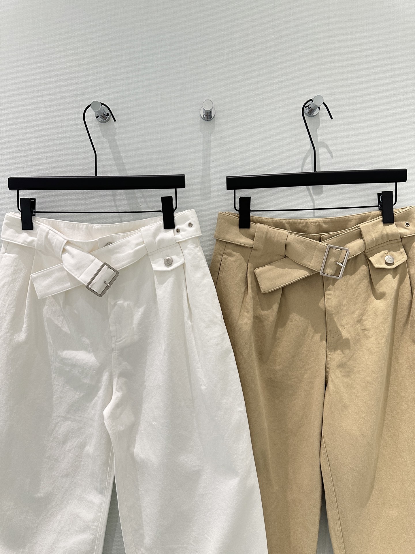 🛒𝐍𝐄𝐖 · 𝟐𝟎𝟐6/爆款现货【春夏上新】设计师原创｜工装式休闲裤颜色百搭高级 定制版型尽显高级随意感