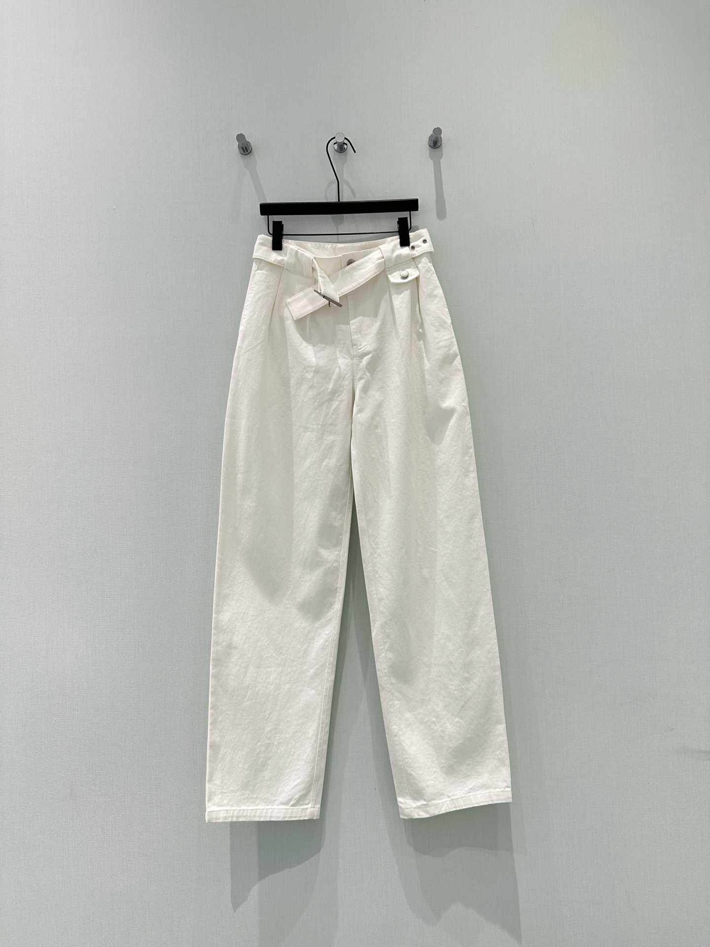 🛒𝐍𝐄𝐖 · 𝟐𝟎𝟐6/爆款现货【春夏上新】设计师原创｜工装式休闲裤颜色百搭高级 定制版型尽显高级随意感