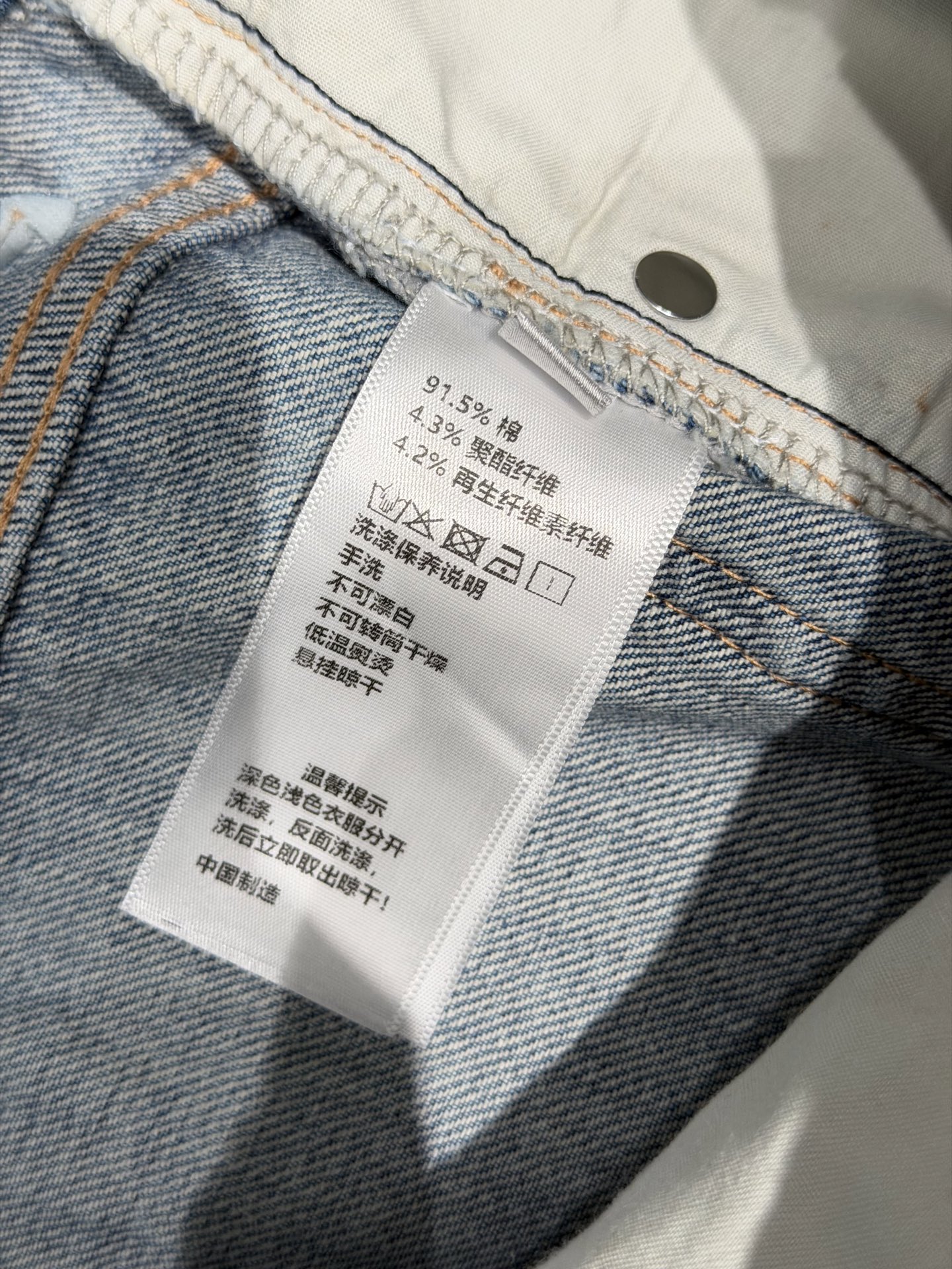 🛒𝐍𝐄𝐖 · 𝟐𝟎𝟐6/爆款现货设计师 原创｜刺绣破洞小微喇牛仔裤采用高端定制面料，牛仔穿起来非常舒适，