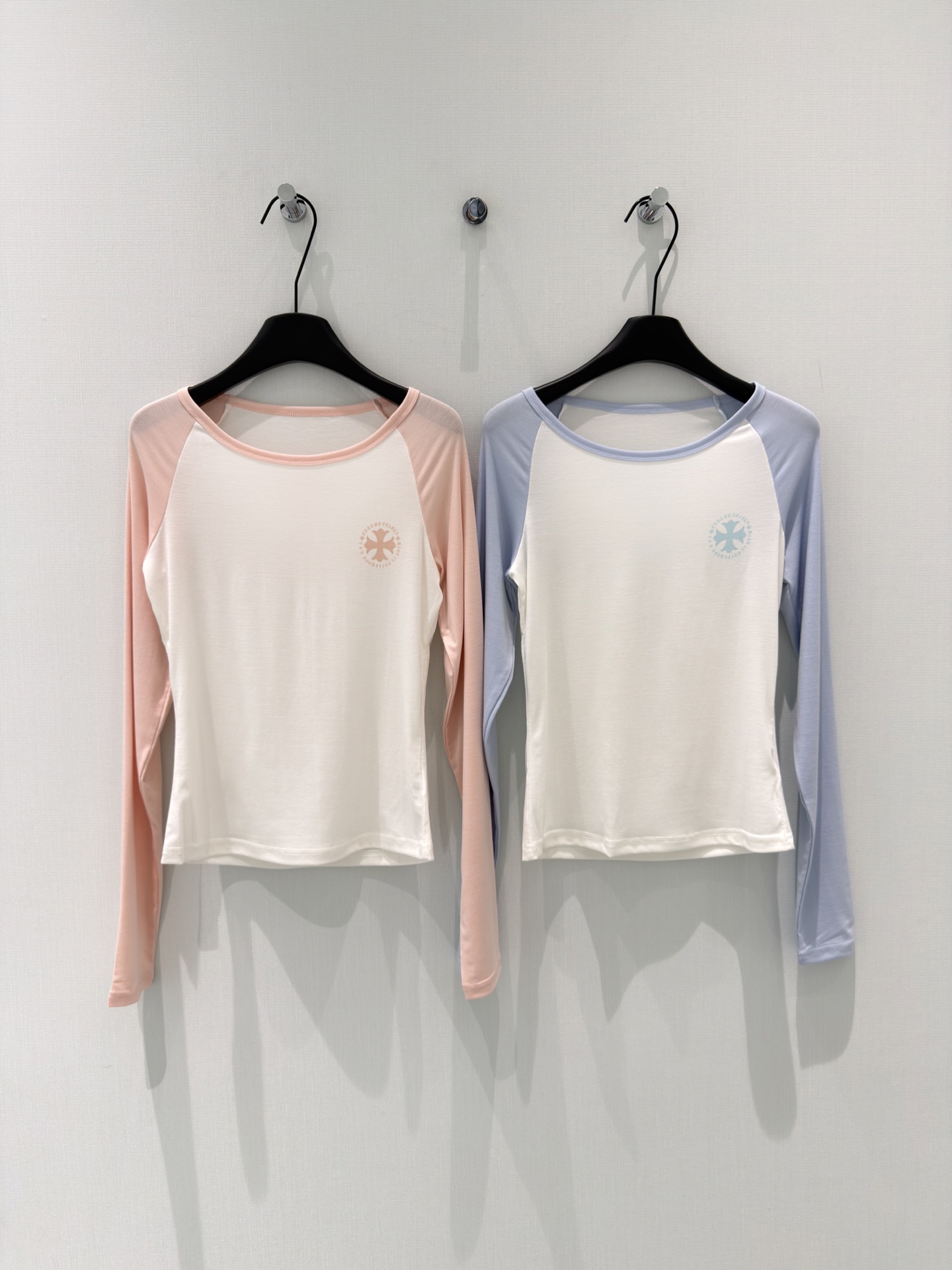 🛒𝐍𝐄𝐖 · 𝟐𝟎𝟐6/爆款现货设计师 原创｜2026新款天丝长袖打底衫云感舒适的系列！上身的触感谁穿谁