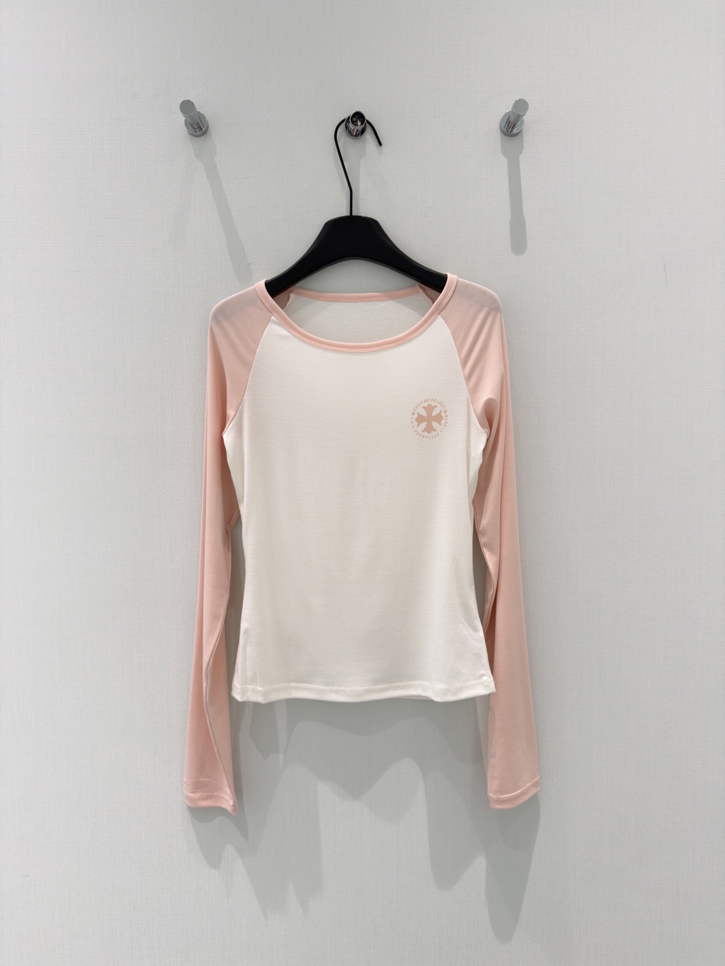 🛒𝐍𝐄𝐖 · 𝟐𝟎𝟐6/爆款现货设计师 原创｜2026新款天丝长袖打底衫云感舒适的系列！上身的触感谁穿谁