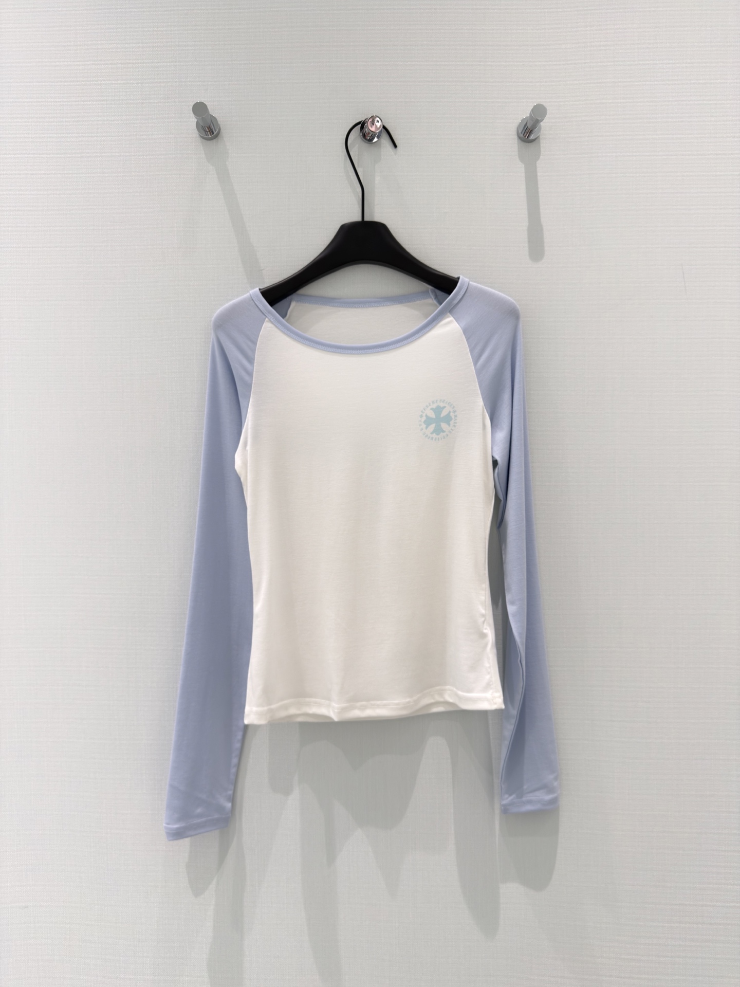 🛒𝐍𝐄𝐖 · 𝟐𝟎𝟐6/爆款现货设计师 原创｜2026新款天丝长袖打底衫云感舒适的系列！上身的触感谁穿谁