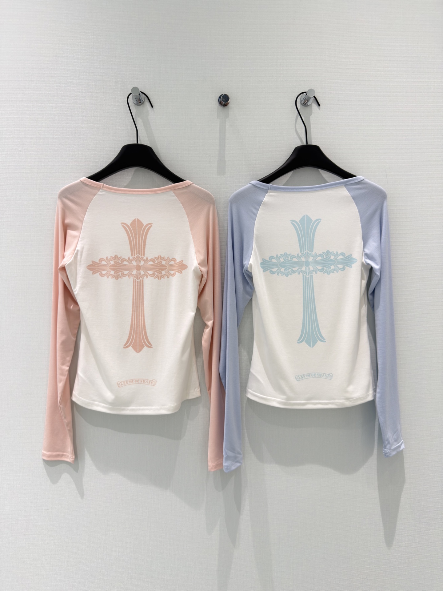 🛒𝐍𝐄𝐖 · 𝟐𝟎𝟐6/爆款现货设计师 原创｜2026新款天丝长袖打底衫云感舒适的系列！上身的触感谁穿谁