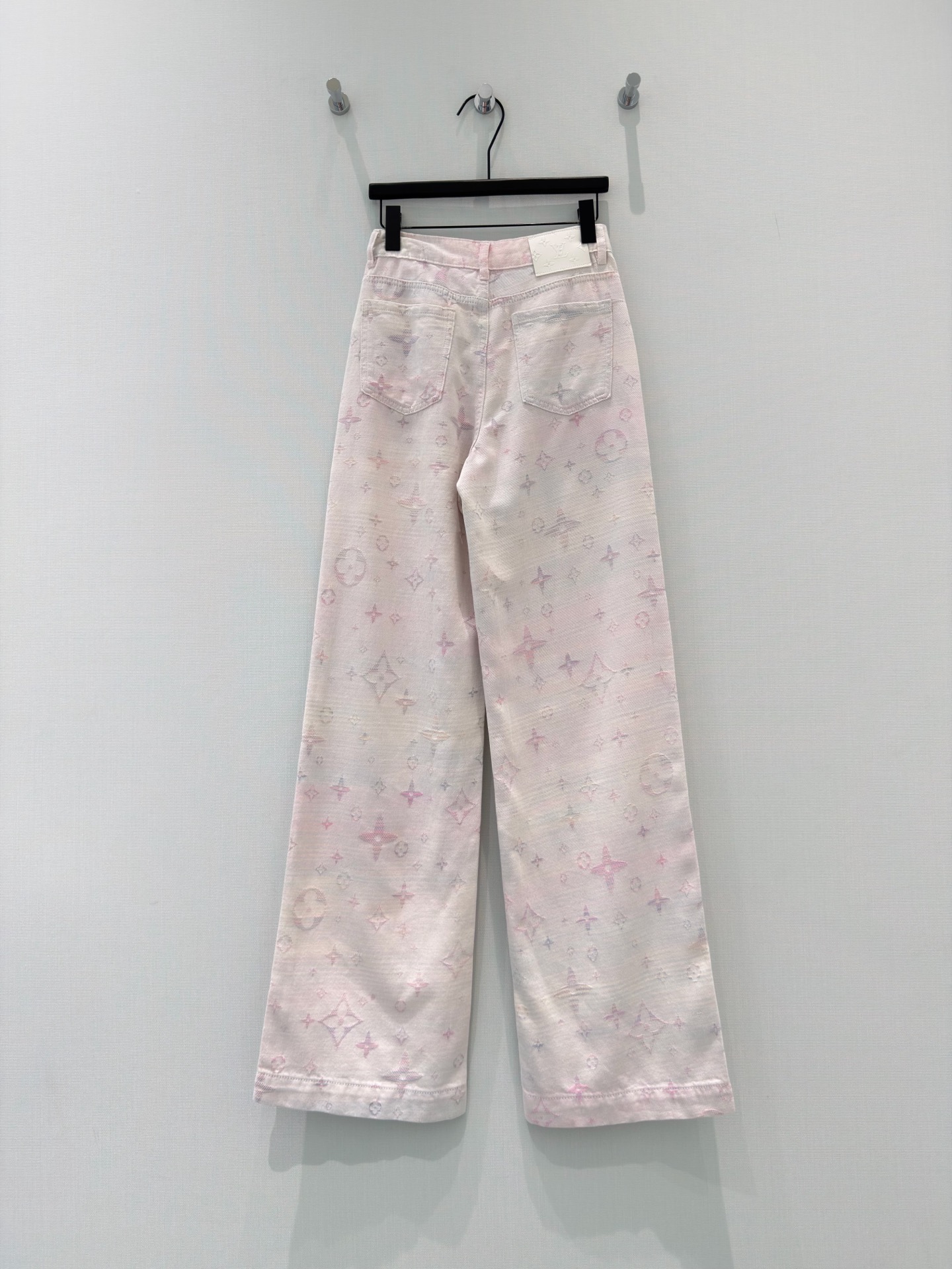 🛒𝐍𝐄𝐖 · 𝟐𝟎𝟐6/爆款现货【早春新款】原创｜定制老花提花牛仔裤采用高端定制面料，牛仔穿起来非常舒适