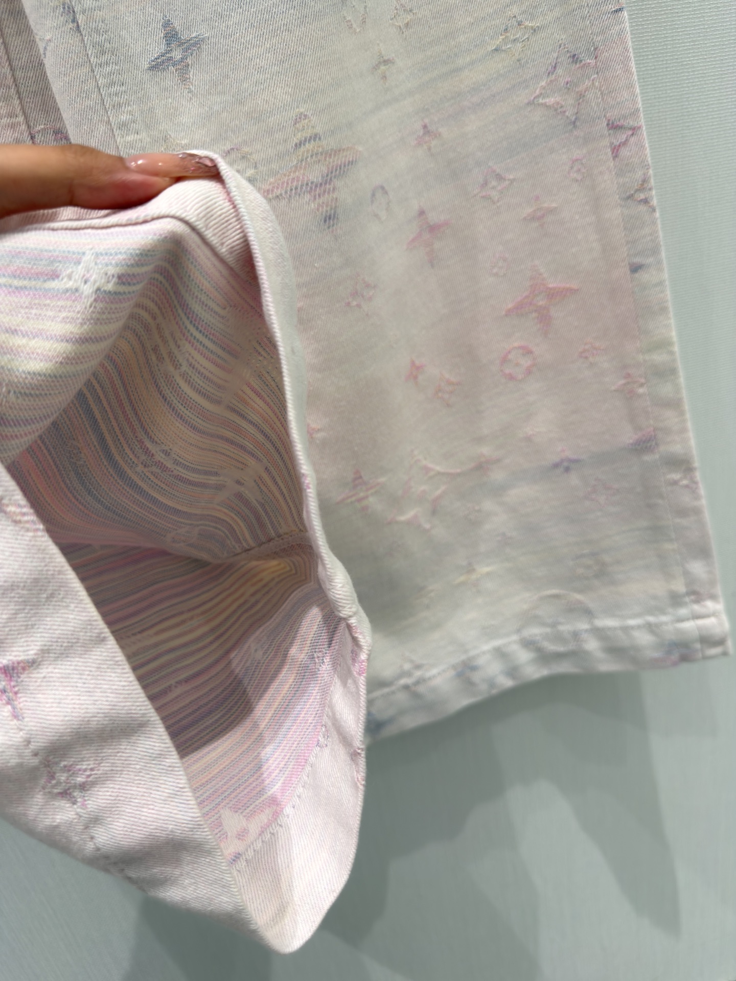 🛒𝐍𝐄𝐖 · 𝟐𝟎𝟐6/爆款现货【早春新款】原创｜定制老花提花牛仔裤采用高端定制面料，牛仔穿起来非常舒适