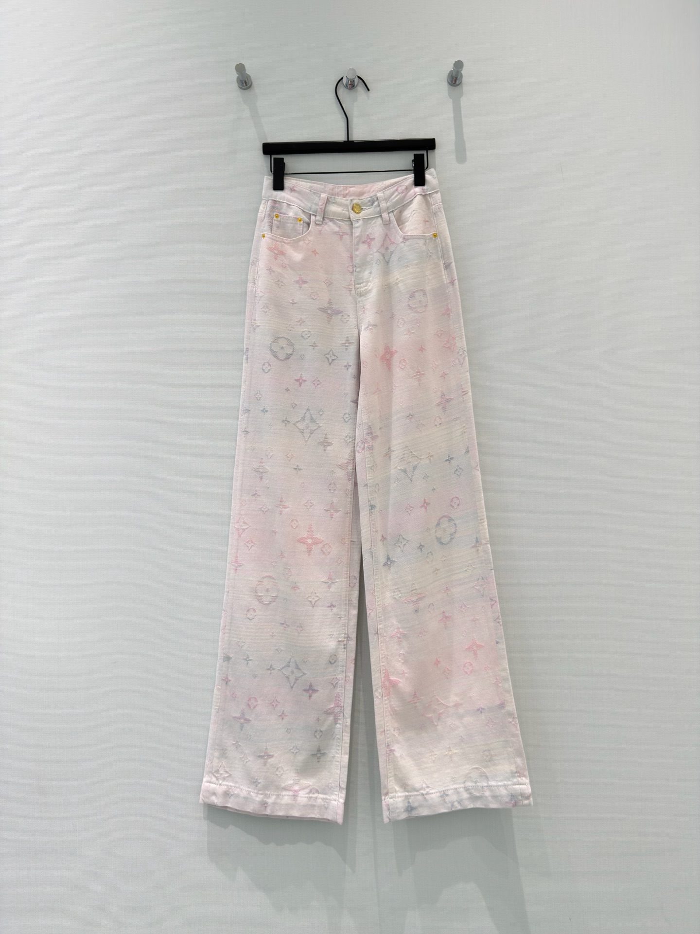 🛒𝐍𝐄𝐖 · 𝟐𝟎𝟐6/爆款现货【早春新款】原创｜定制老花提花牛仔裤采用高端定制面料，牛仔穿起来非常舒适