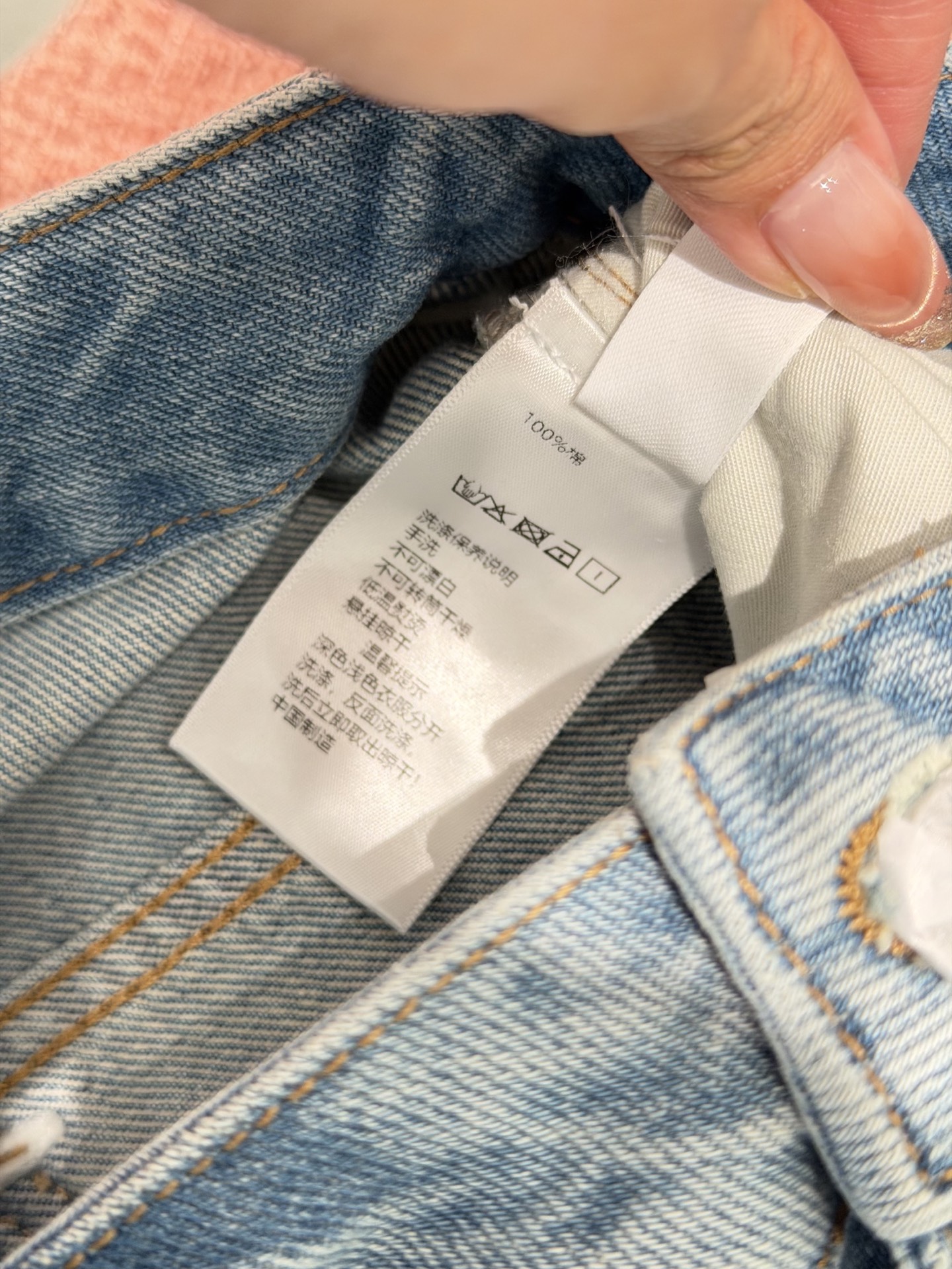 🛒𝐍𝐄𝐖 · 𝟐𝟎𝟐6/爆款现货设计师 原创｜重工压花镰刀牛仔裤采用高端定制面料，牛仔穿起来非常舒适，常