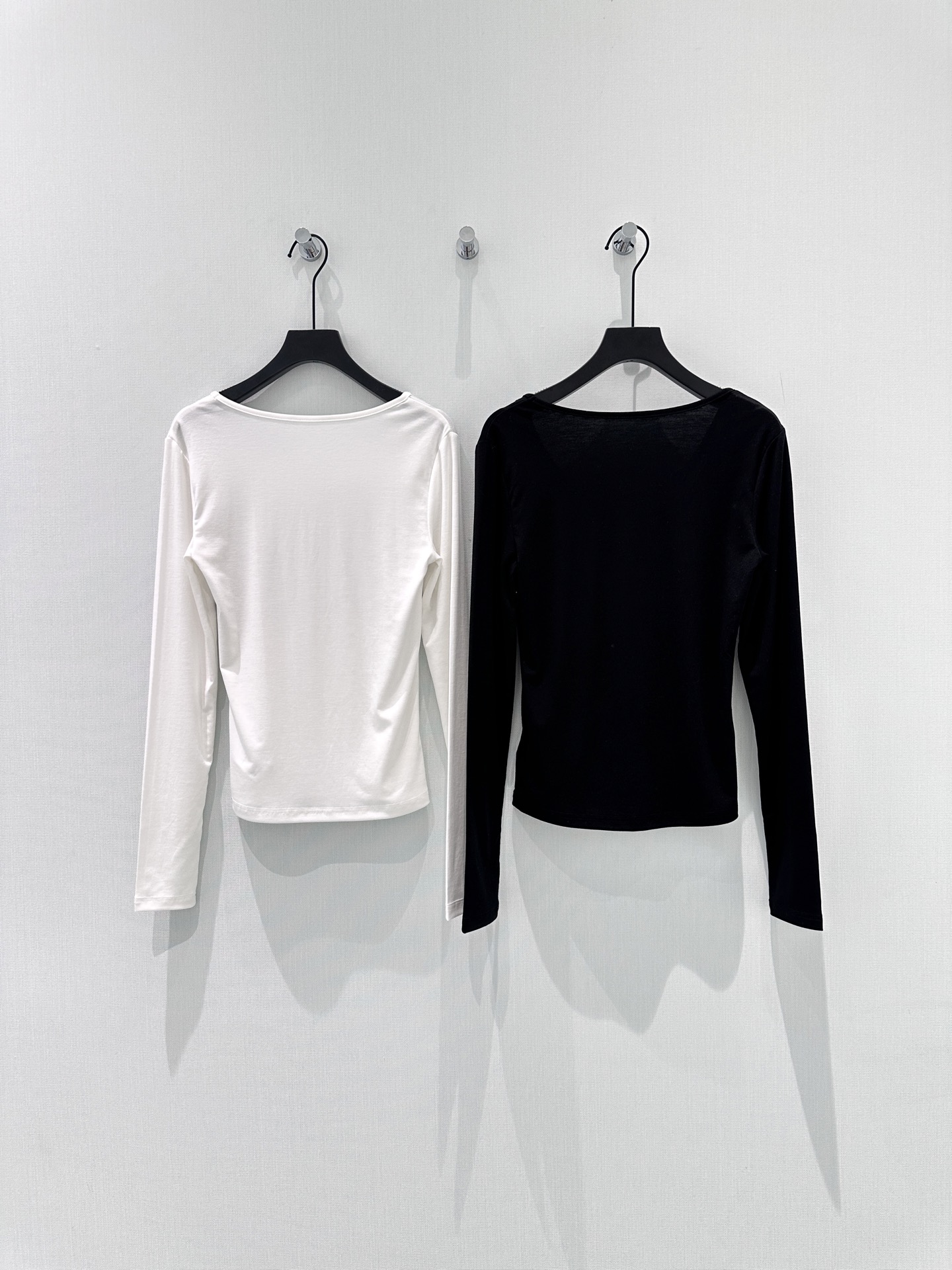 🛒𝐍𝐄𝐖 · 𝟐𝟎𝟐6/爆款现货设计师 原创｜2026新款天丝长袖打底衫云感舒适的系列！上身的触感谁穿谁
