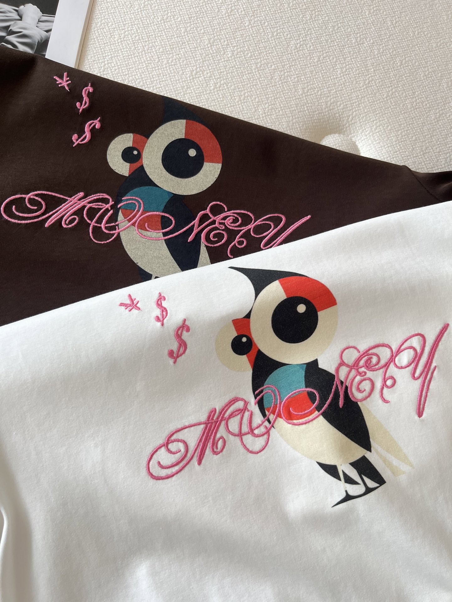 🛒𝐍𝐄𝐖 · 𝟐𝟎𝟐6/爆款现货【春夏上新】 设计师小众｜2026新款撞色猫头鹰印花刺绣工艺款弹力T恤高