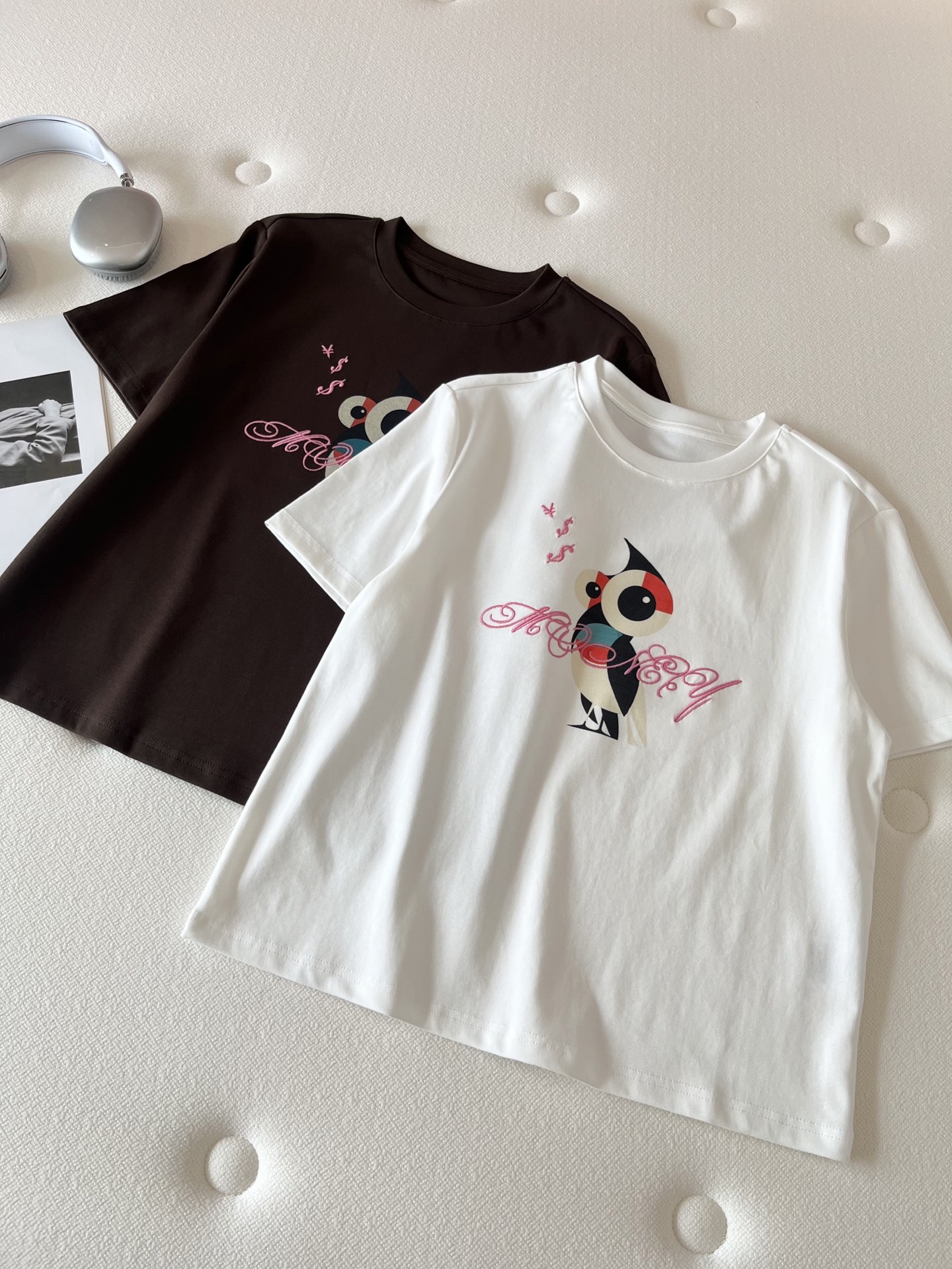 🛒𝐍𝐄𝐖 · 𝟐𝟎𝟐6/爆款现货【春夏上新】 设计师小众｜2026新款撞色猫头鹰印花刺绣工艺款弹力T恤高