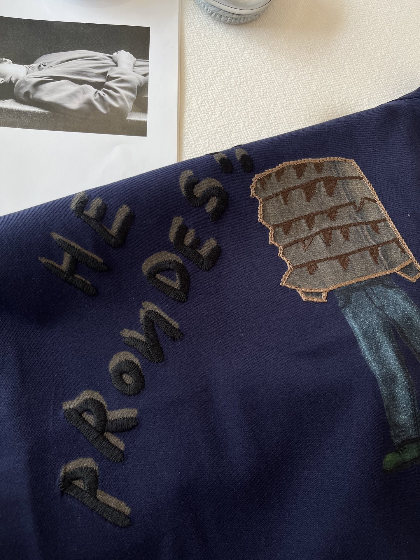 🛒𝐍𝐄𝐖 · 𝟐𝟎𝟐6/爆款现货【春夏上新】 设计师小众｜2026新款艺术勾线印花工艺款弹力T恤高订面料