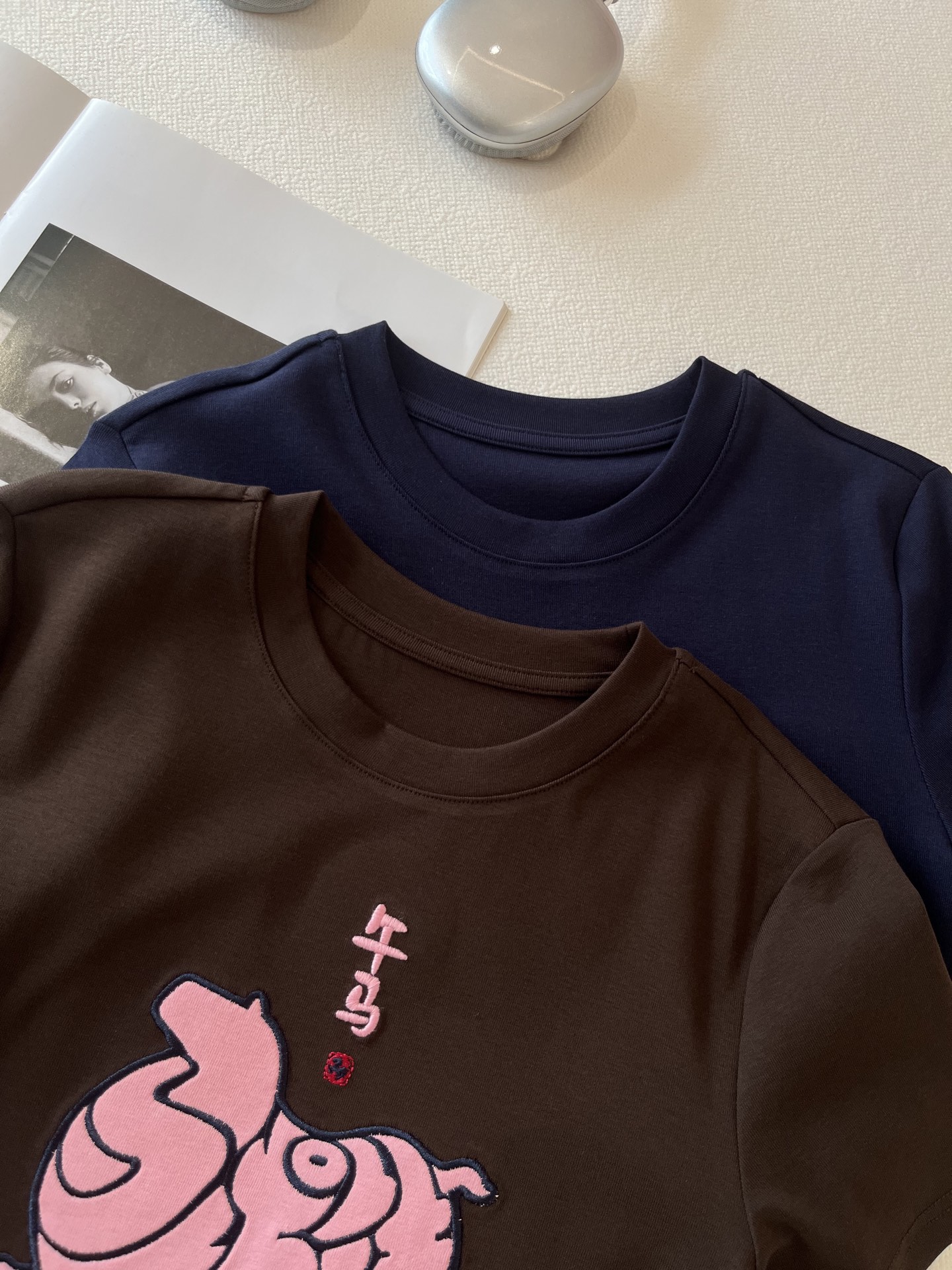 🛒𝐍𝐄𝐖 · 𝟐𝟎𝟐6/爆款现货【春夏上新】 设计师小众｜2026新款马年限定刺绣工艺款弹力T恤高订面料