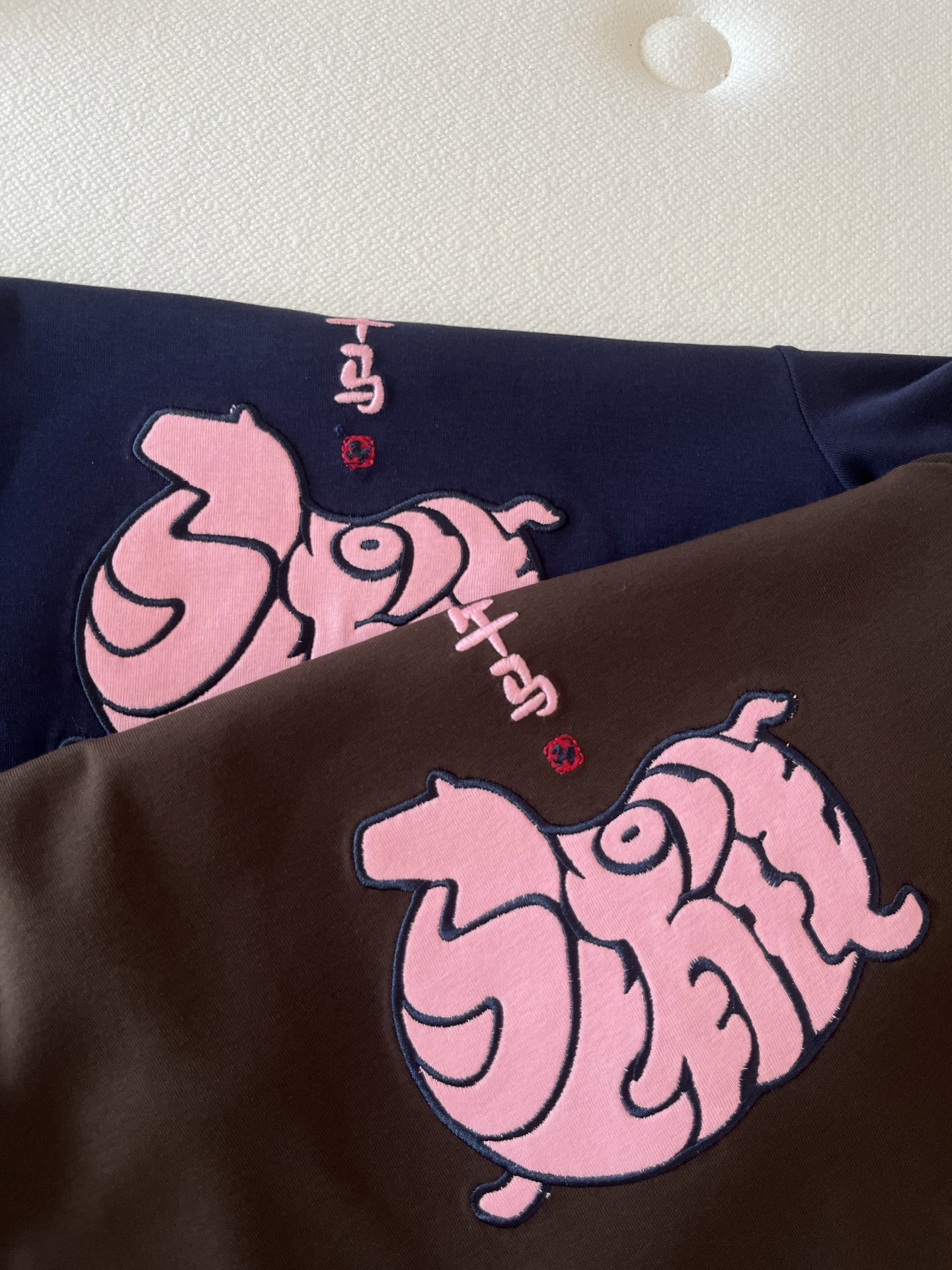 🛒𝐍𝐄𝐖 · 𝟐𝟎𝟐6/爆款现货【春夏上新】 设计师小众｜2026新款马年限定刺绣工艺款弹力T恤高订面料