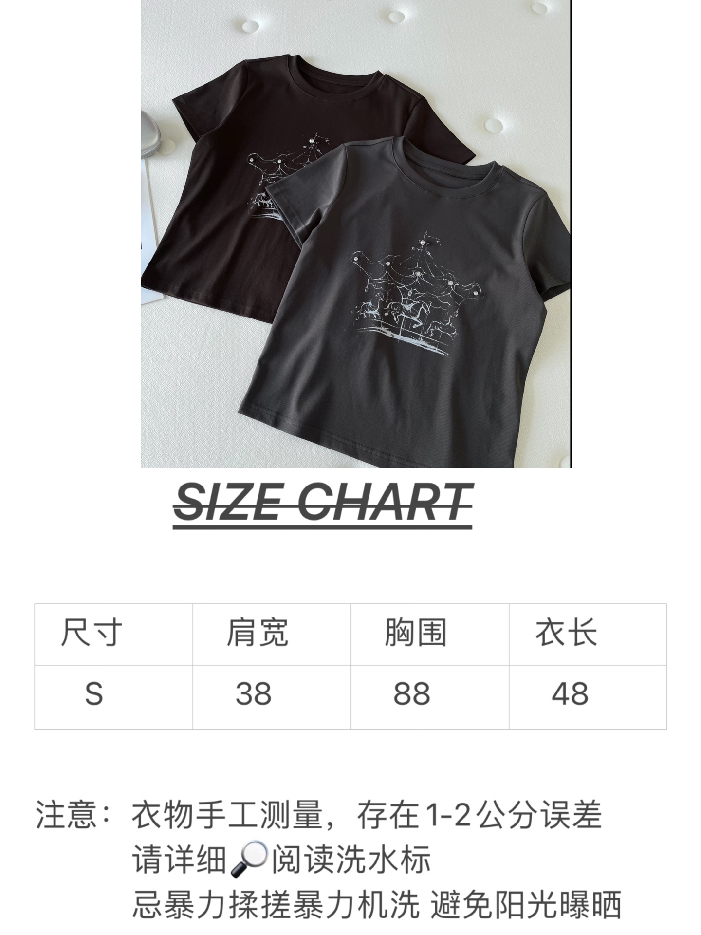 🛒𝐍𝐄𝐖 · 𝟐𝟎𝟐6/爆款现货【春夏上新】 设计师小众｜2026新款旋转木马手工钻工艺款弹力T恤高订面