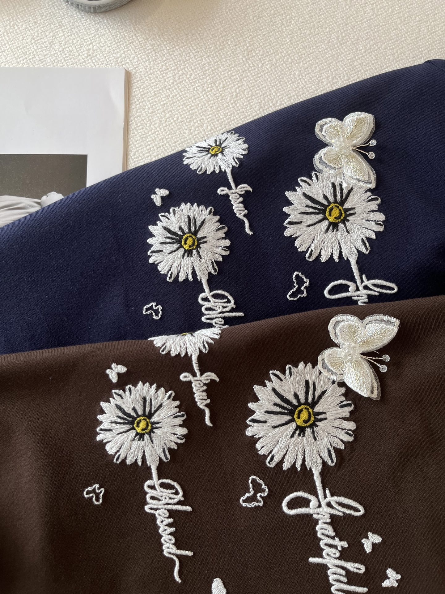 🛒𝐍𝐄𝐖 · 𝟐𝟎𝟐6/爆款现货【春夏上新】 设计师小众｜2026新款立体蝴蝶刺绣工艺款弹力T恤高订面料