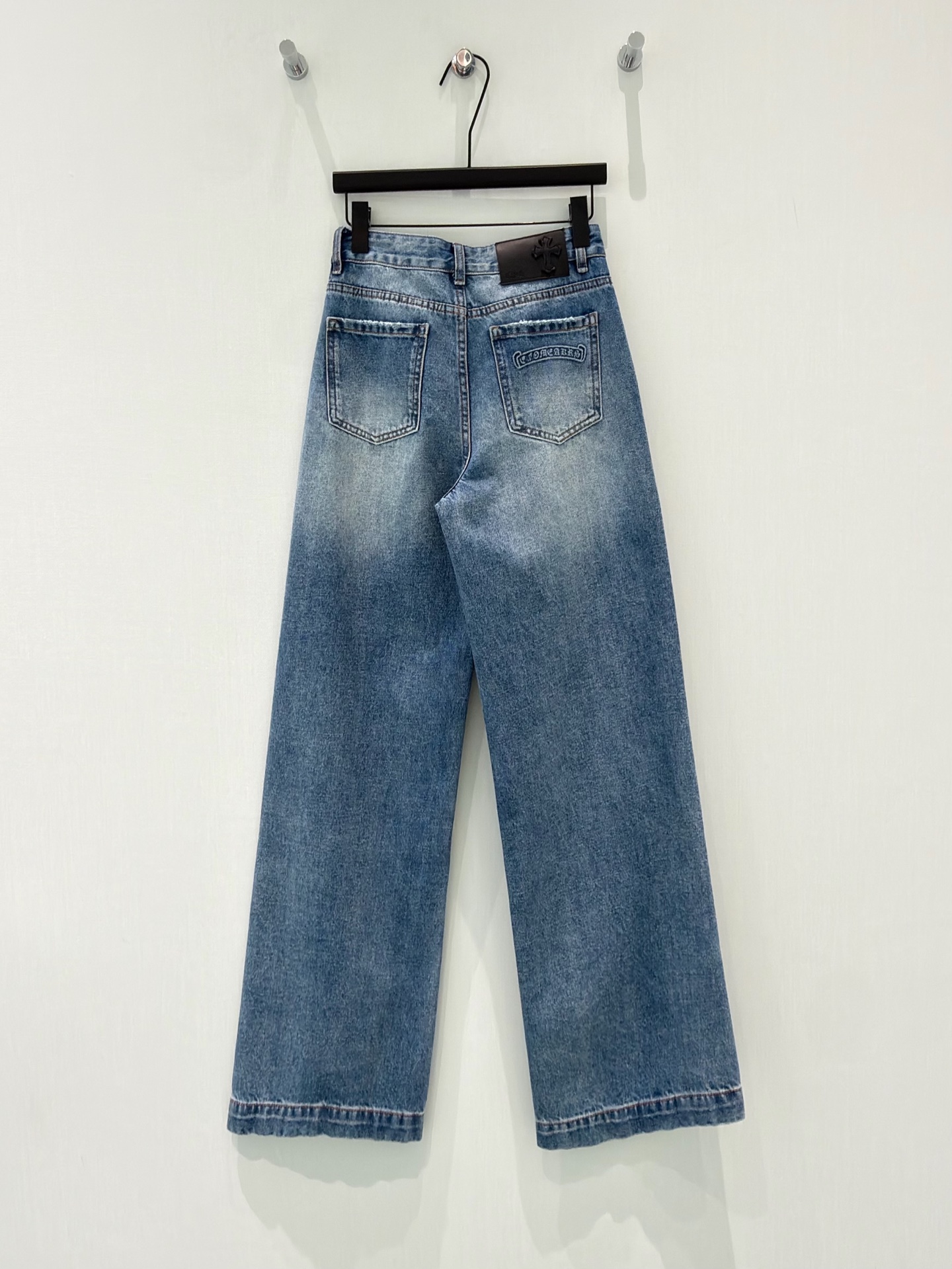 🛒𝐍𝐄𝐖 · 𝟐𝟎𝟐6/爆款现货原创 克罗星｜毛边错层直筒牛仔裤采用高端定制面料，牛仔穿起来非常舒适，常