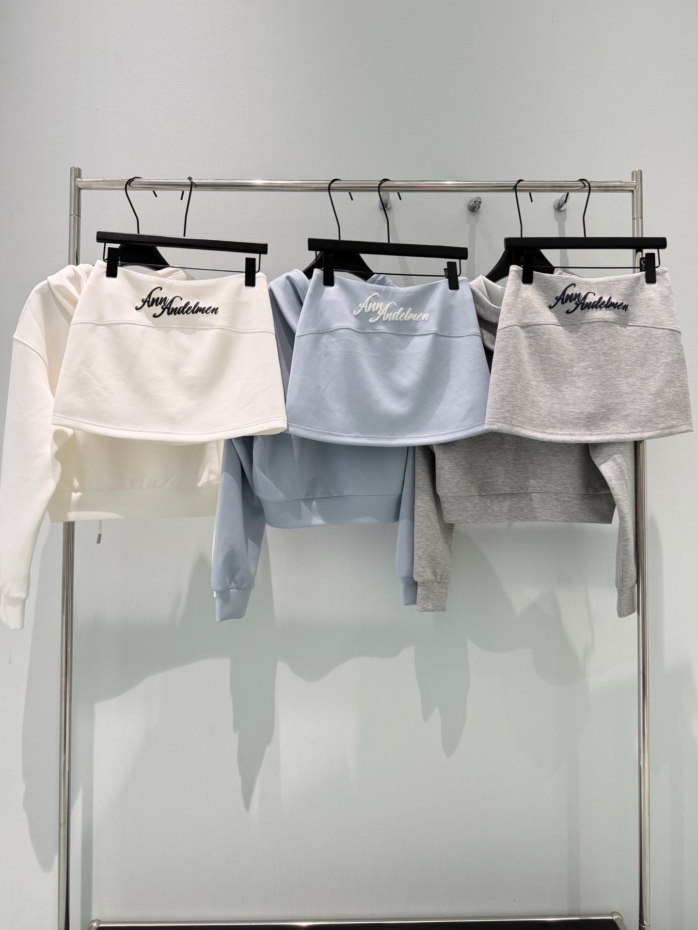 🛒𝐍𝐄𝐖 · 𝟐𝟎𝟐6/爆款现货设计师 原创｜26早春新品抽绳套装！高端定制戴帽卫衣，搭配松紧腰裤裙极简