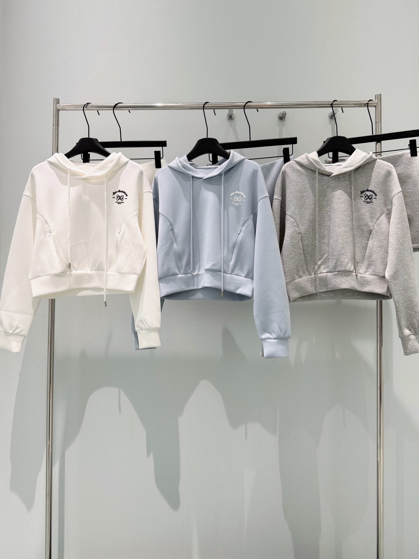 🛒𝐍𝐄𝐖 · 𝟐𝟎𝟐6/爆款现货设计师 原创｜26早春新品抽绳套装！高端定制戴帽卫衣，搭配松紧腰裤裙极简