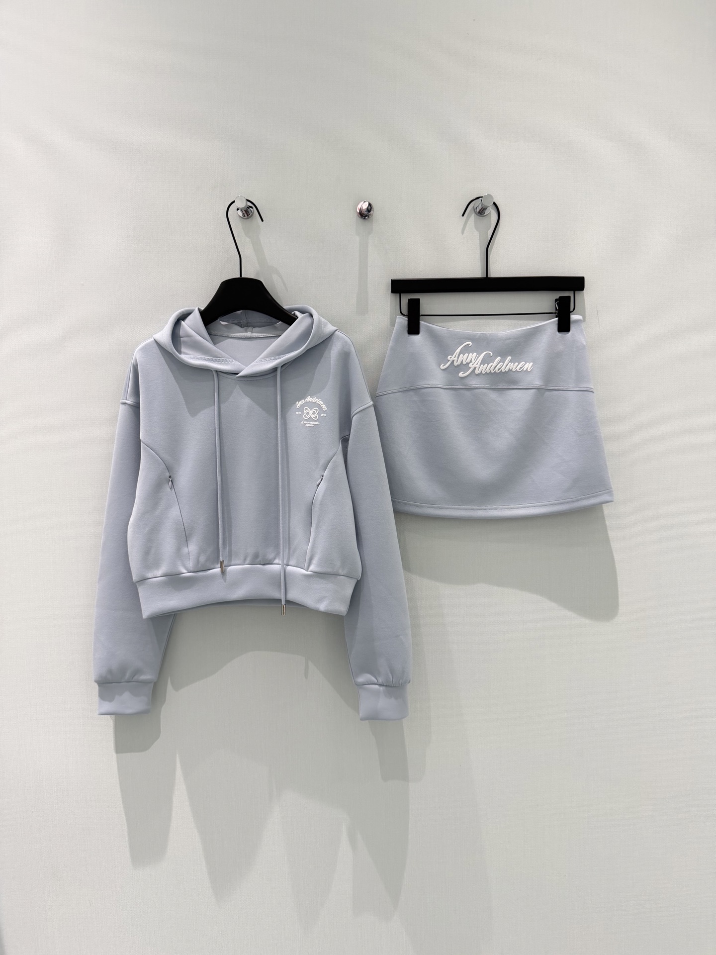 🛒𝐍𝐄𝐖 · 𝟐𝟎𝟐6/爆款现货设计师 原创｜26早春新品抽绳套装！高端定制戴帽卫衣，搭配松紧腰裤裙极简