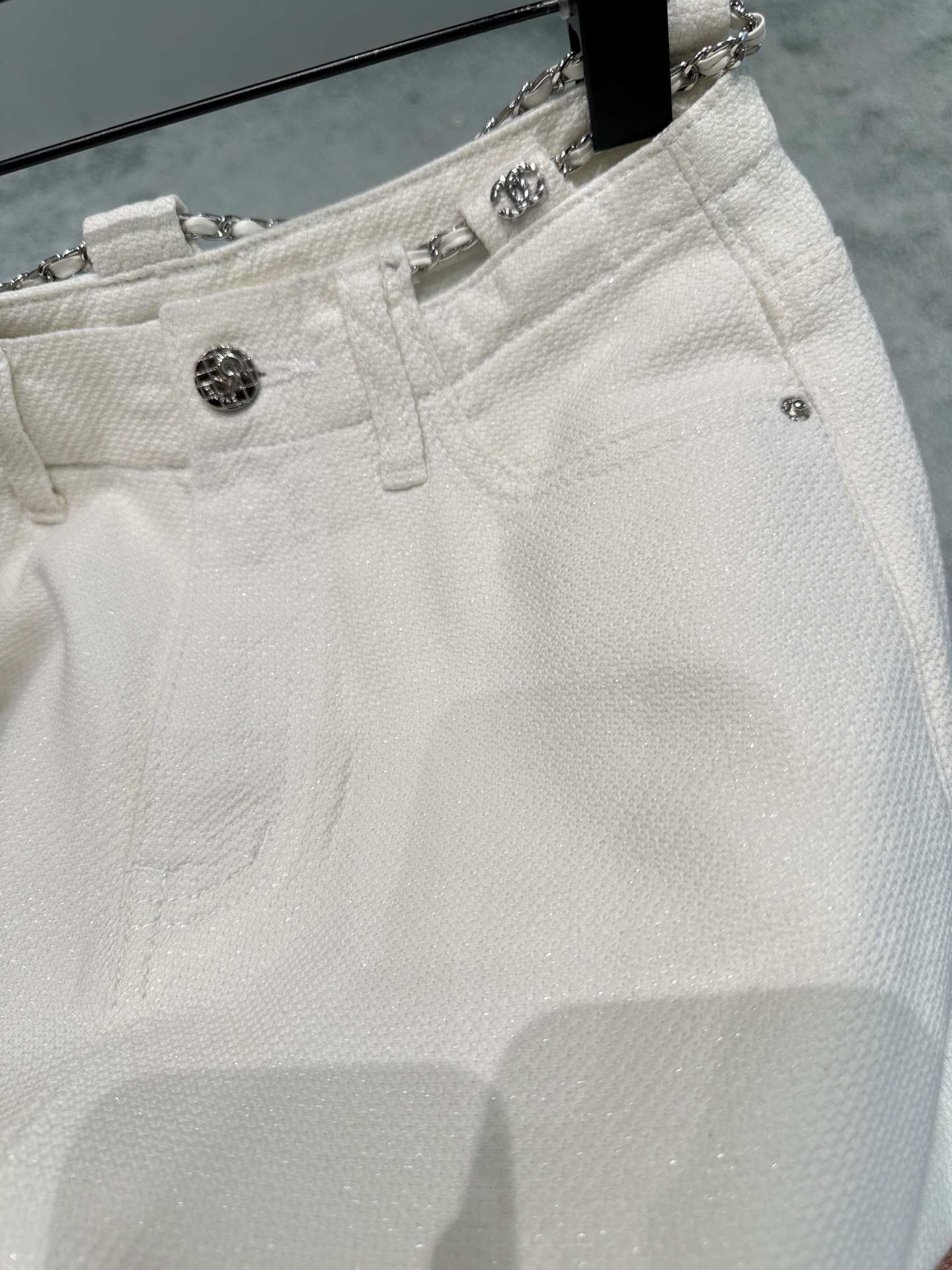 🛒𝐍𝐄𝐖 · 𝟐𝟎𝟐6/爆款现货原创 克罗星｜小香风链条⛓️牛仔裤采用高端定制细闪面料，牛仔穿起来非常舒