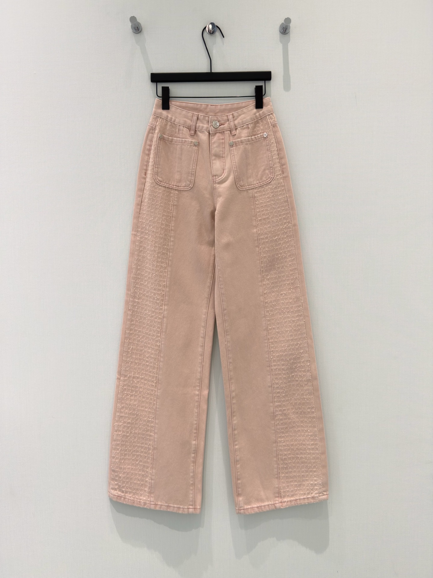 🛒𝐍𝐄𝐖 · 𝟐𝟎𝟐6/爆款现货原创 设计师｜双口袋格纹磨绣直筒牛仔裤采用高端定制面料，牛仔穿起来非常舒