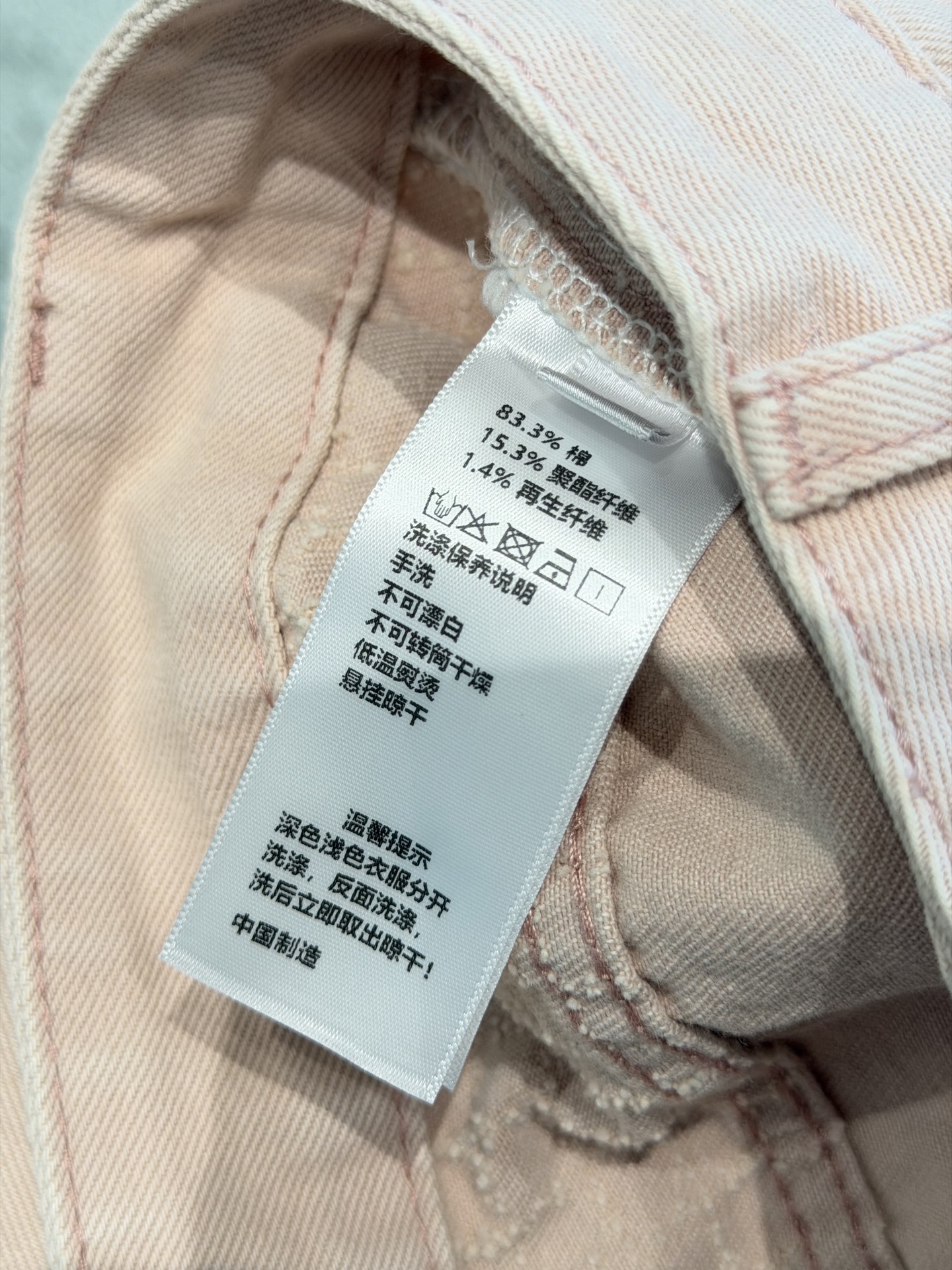 🛒𝐍𝐄𝐖 · 𝟐𝟎𝟐6/爆款现货原创 设计师｜双口袋格纹磨绣直筒牛仔裤采用高端定制面料，牛仔穿起来非常舒