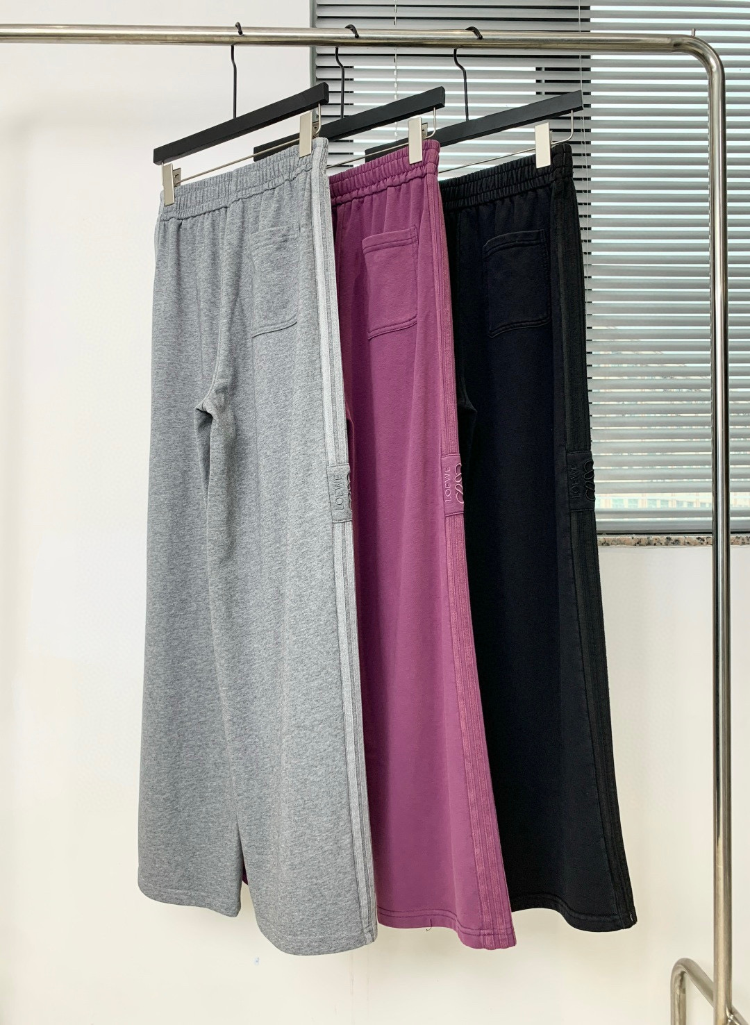 🛒𝐍𝐄𝐖 · 𝟐𝟎𝟐6/爆款现货原创 设计师｜女神同款抽绳炒色休闲裤这款裤子选用优质面料，工艺设计，清新