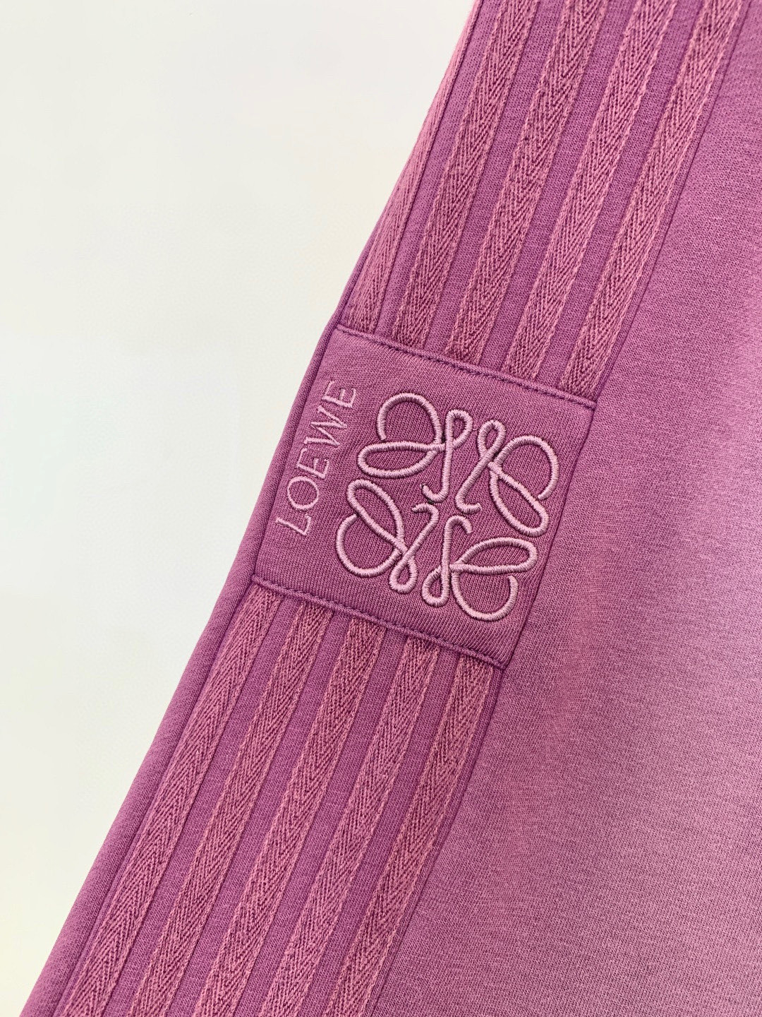 🛒𝐍𝐄𝐖 · 𝟐𝟎𝟐6/爆款现货原创 设计师｜女神同款抽绳炒色休闲裤这款裤子选用优质面料，工艺设计，清新