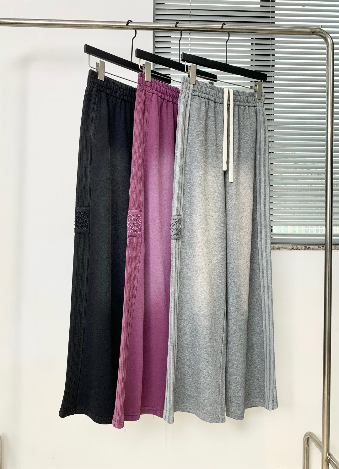 🛒𝐍𝐄𝐖 · 𝟐𝟎𝟐6/爆款现货原创 设计师｜女神同款抽绳炒色休闲裤这款裤子选用优质面料，工艺设计，清新