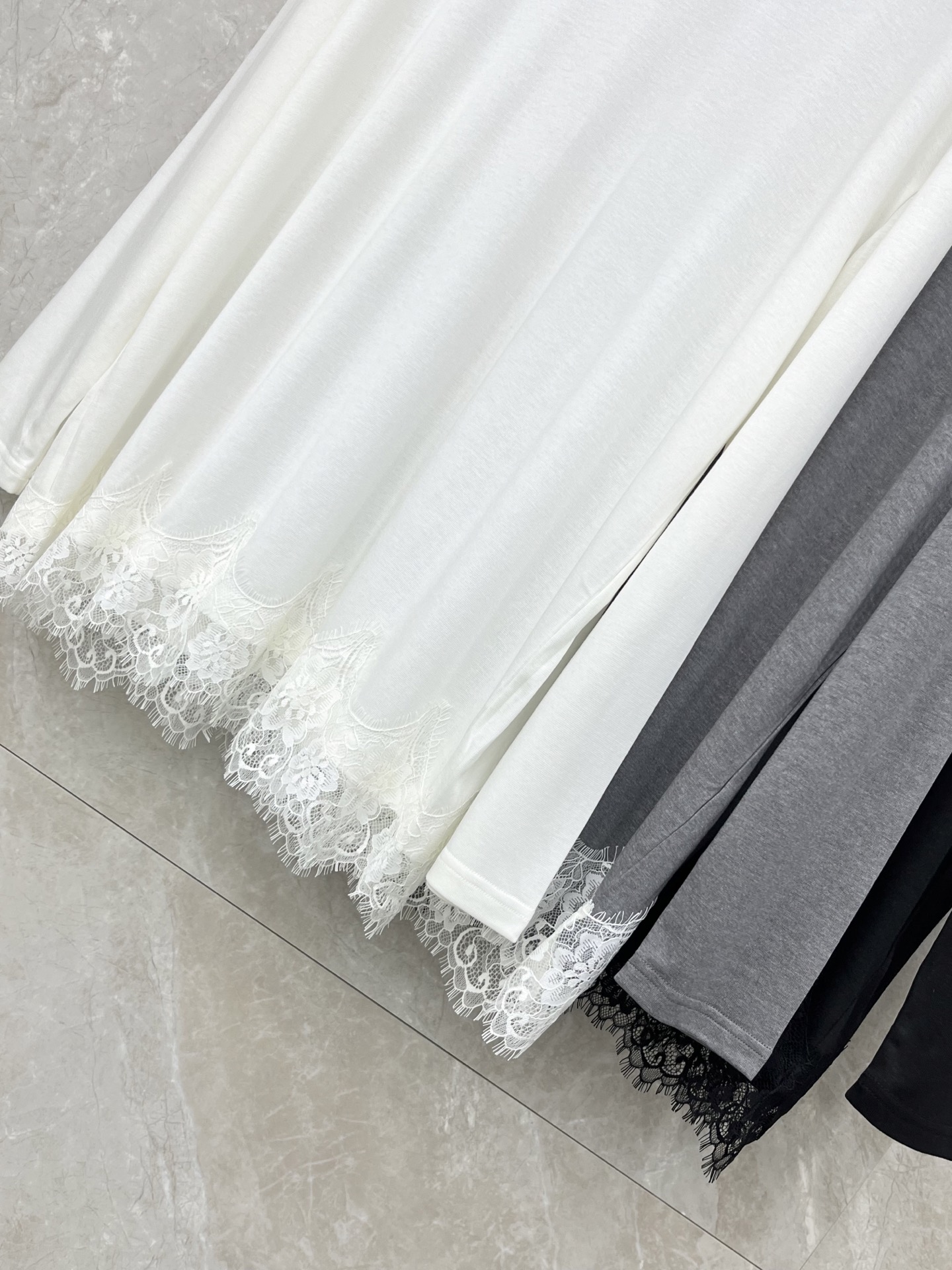 🛒𝐍𝐄𝐖 · 𝟐𝟎𝟐6/爆款现货原单品质 小众*｜2026新品长袖法式蕾丝拼接长袖T恤精致甜美风设计 高