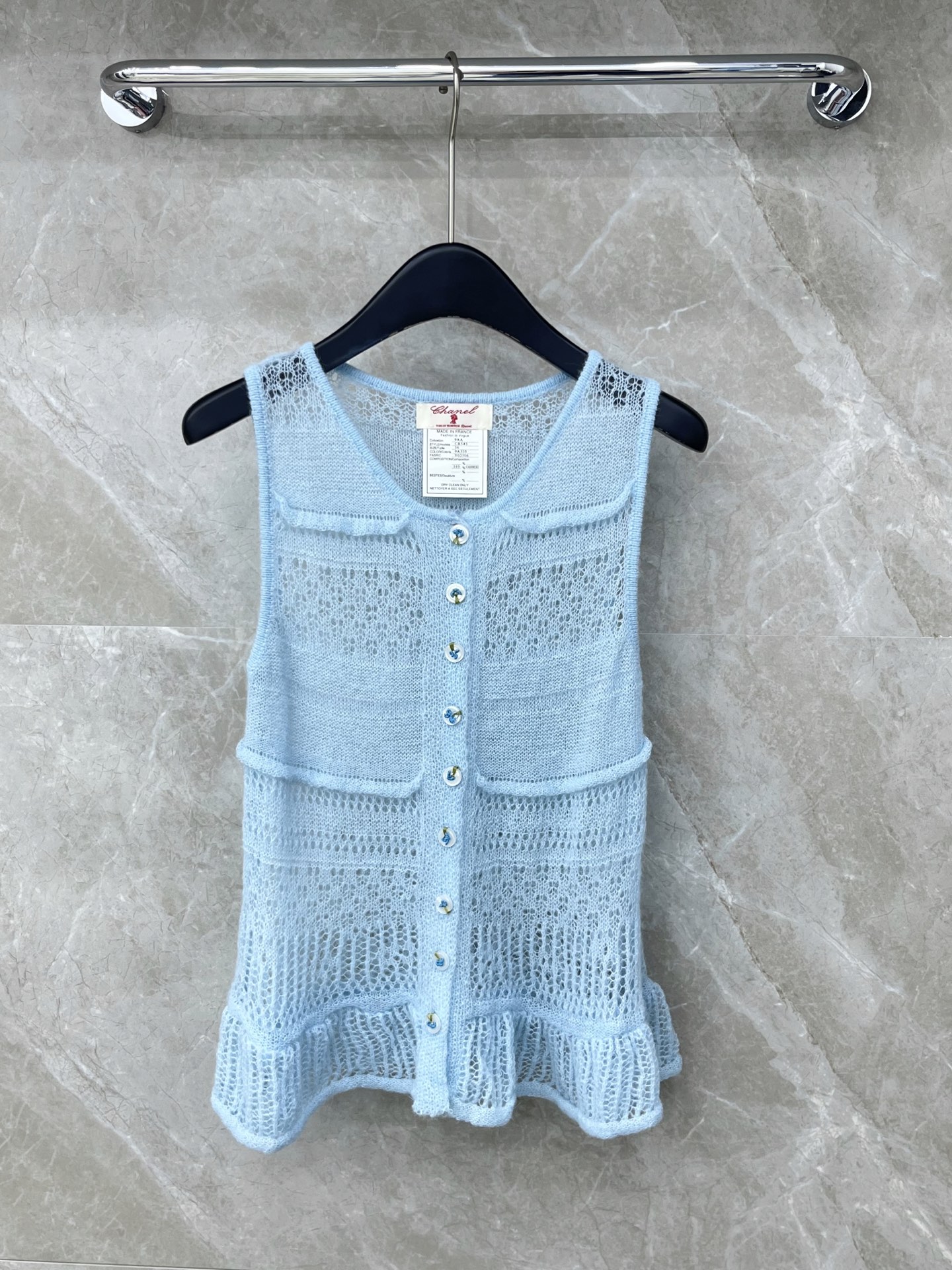 🛒𝐍𝐄𝐖 · 𝟐𝟎𝟐6/爆款现货设计师 小众｜26新品镂空钩花羊绒针织背心王炸单品，精致常规版型上身巨显