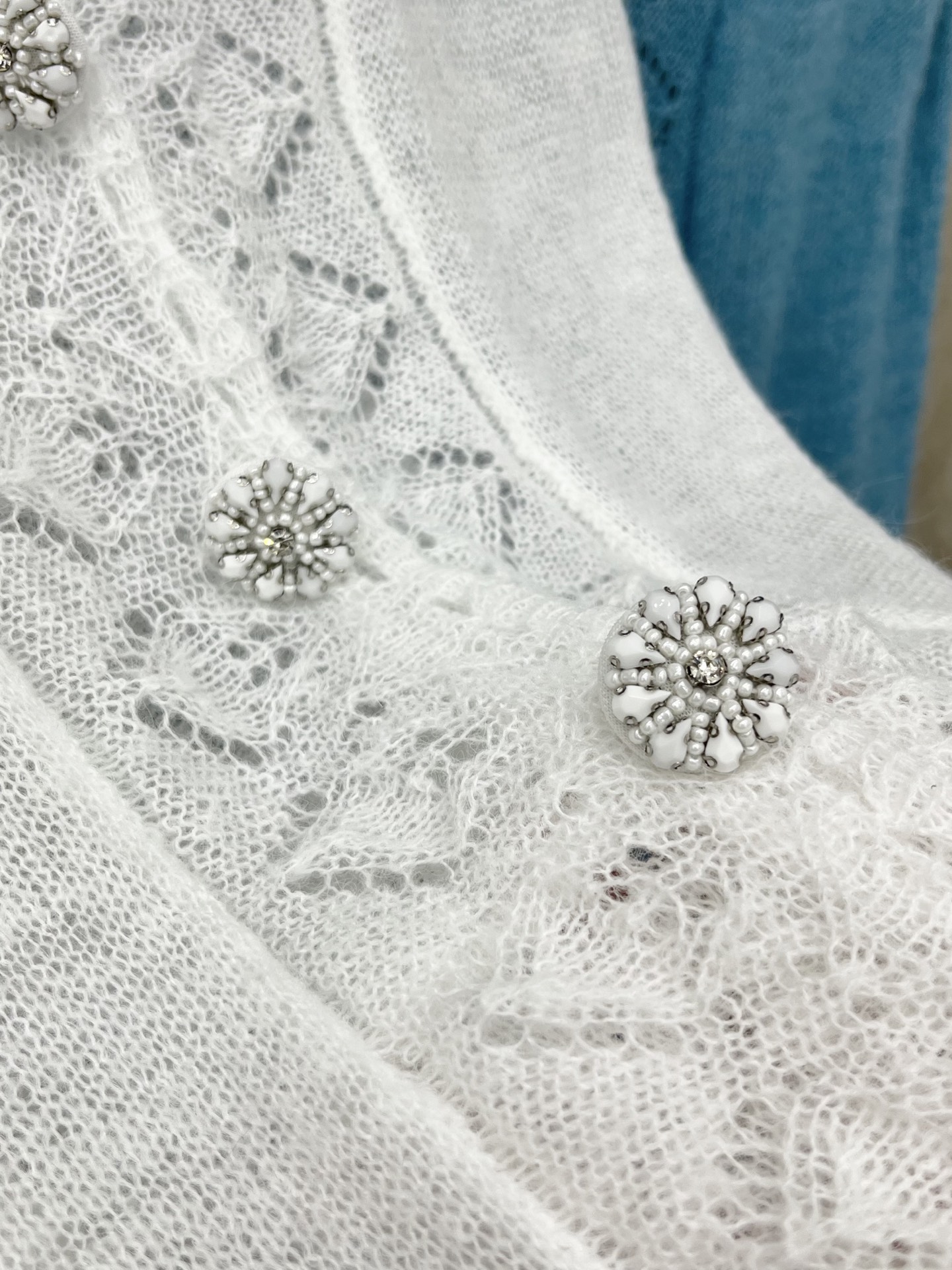 🛒𝐍𝐄𝐖 · 𝟐𝟎𝟐6/爆款现货设计师 小众｜26新品镂空钩花羊绒钻扣抽绳针织马甲开衫王炸单品，精致常规