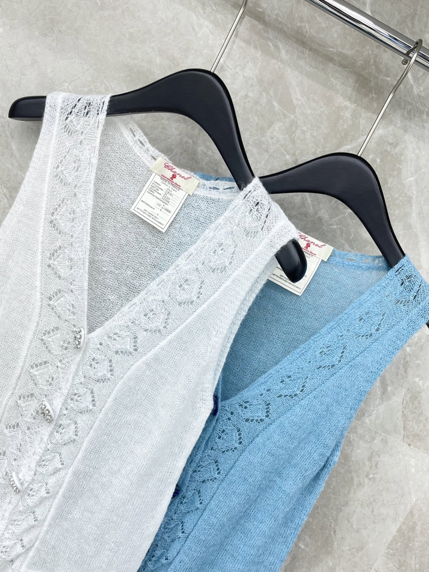 🛒𝐍𝐄𝐖 · 𝟐𝟎𝟐6/爆款现货设计师 小众｜26新品镂空钩花羊绒钻扣抽绳针织马甲开衫王炸单品，精致常规