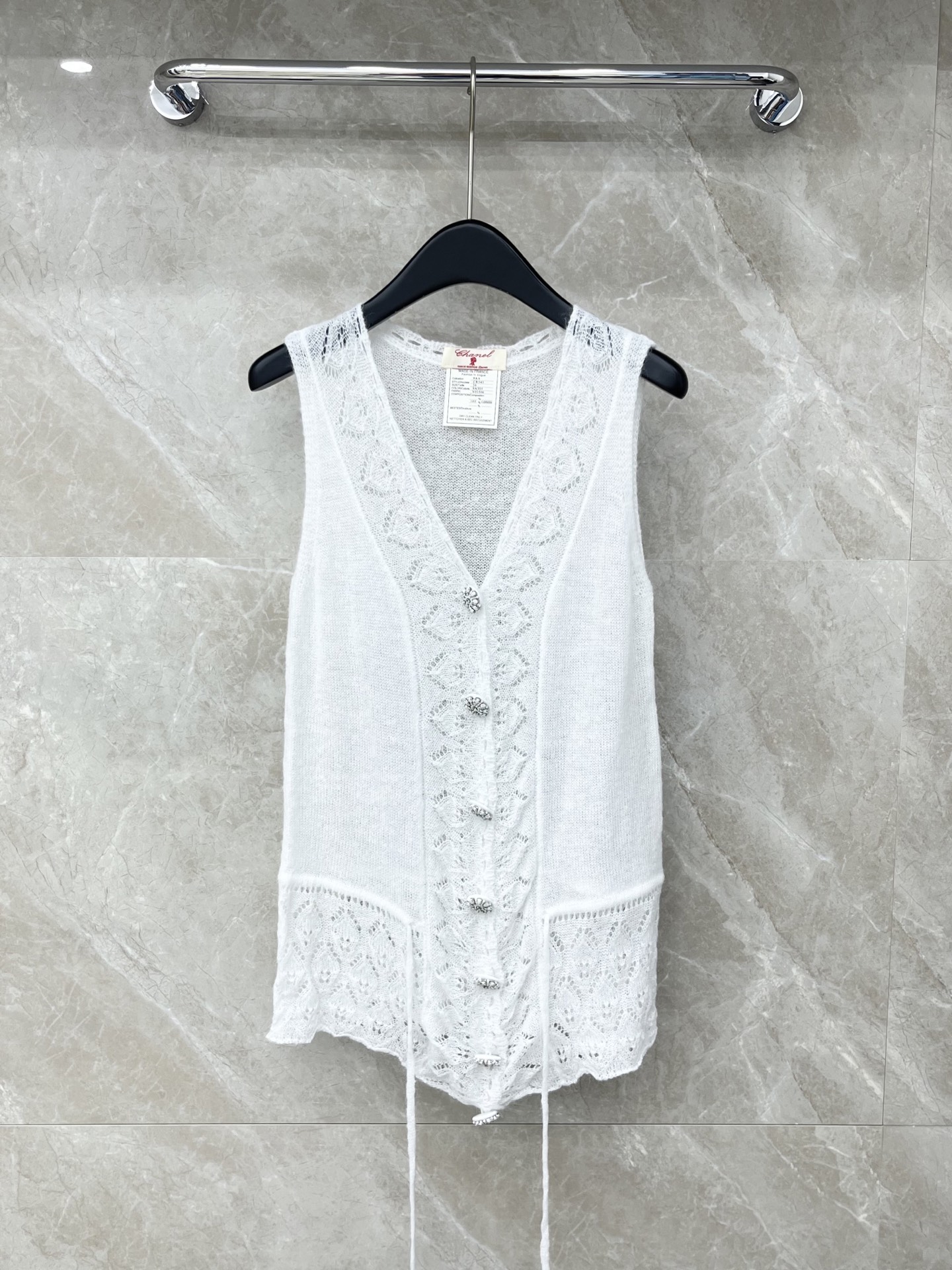 🛒𝐍𝐄𝐖 · 𝟐𝟎𝟐6/爆款现货设计师 小众｜26新品镂空钩花羊绒钻扣抽绳针织马甲开衫王炸单品，精致常规