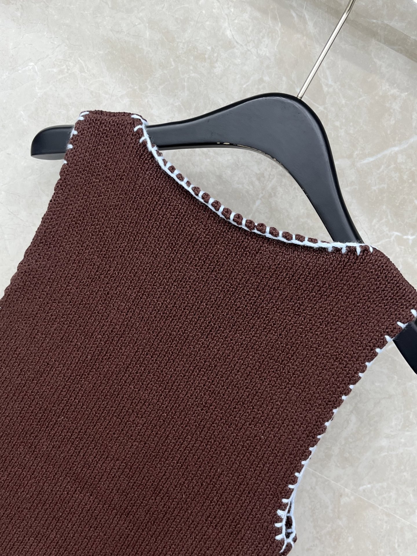 🛒𝐍𝐄𝐖 · 𝟐𝟎𝟐6/爆款现货设计师 小众｜26新品重工手工针织背心王炸单品，精致常规版型上身巨显瘦！