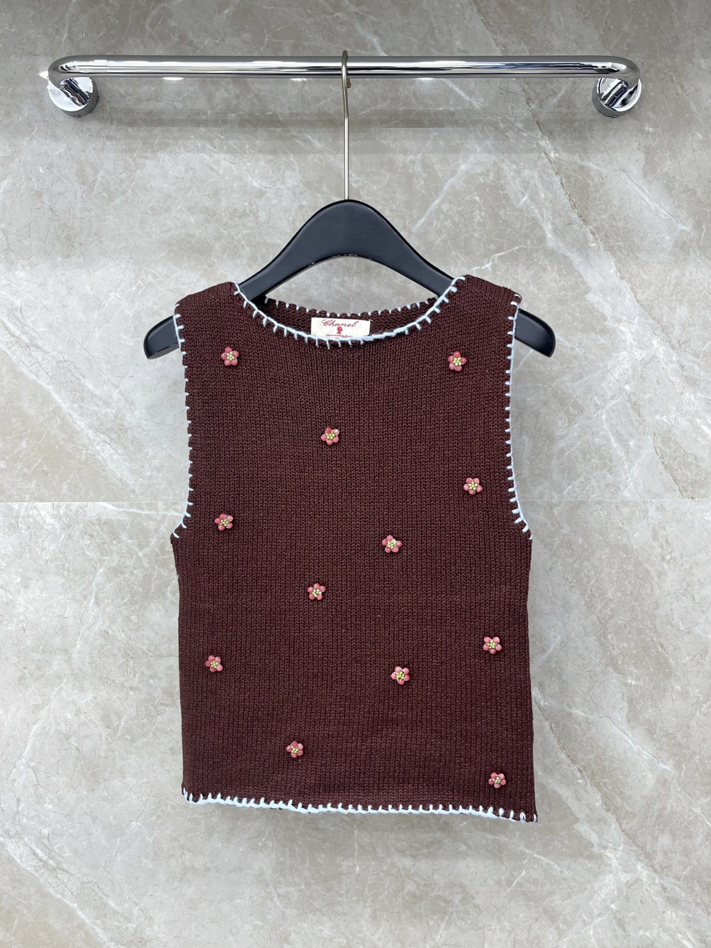 🛒𝐍𝐄𝐖 · 𝟐𝟎𝟐6/爆款现货设计师 小众｜26新品重工手工针织背心王炸单品，精致常规版型上身巨显瘦！