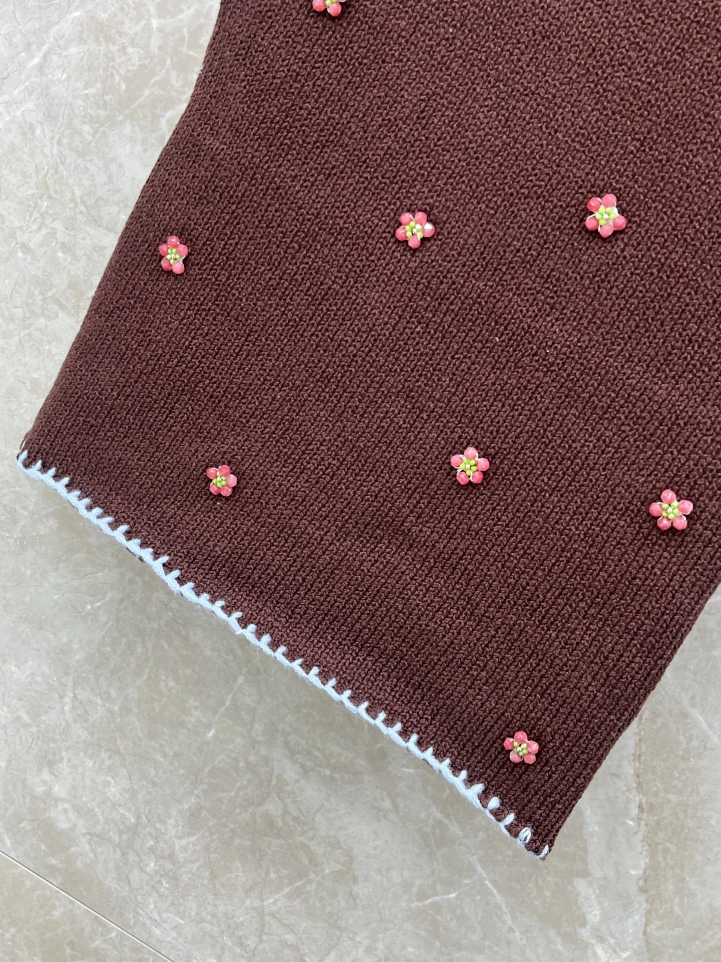 🛒𝐍𝐄𝐖 · 𝟐𝟎𝟐6/爆款现货设计师 小众｜26新品重工手工针织背心王炸单品，精致常规版型上身巨显瘦！