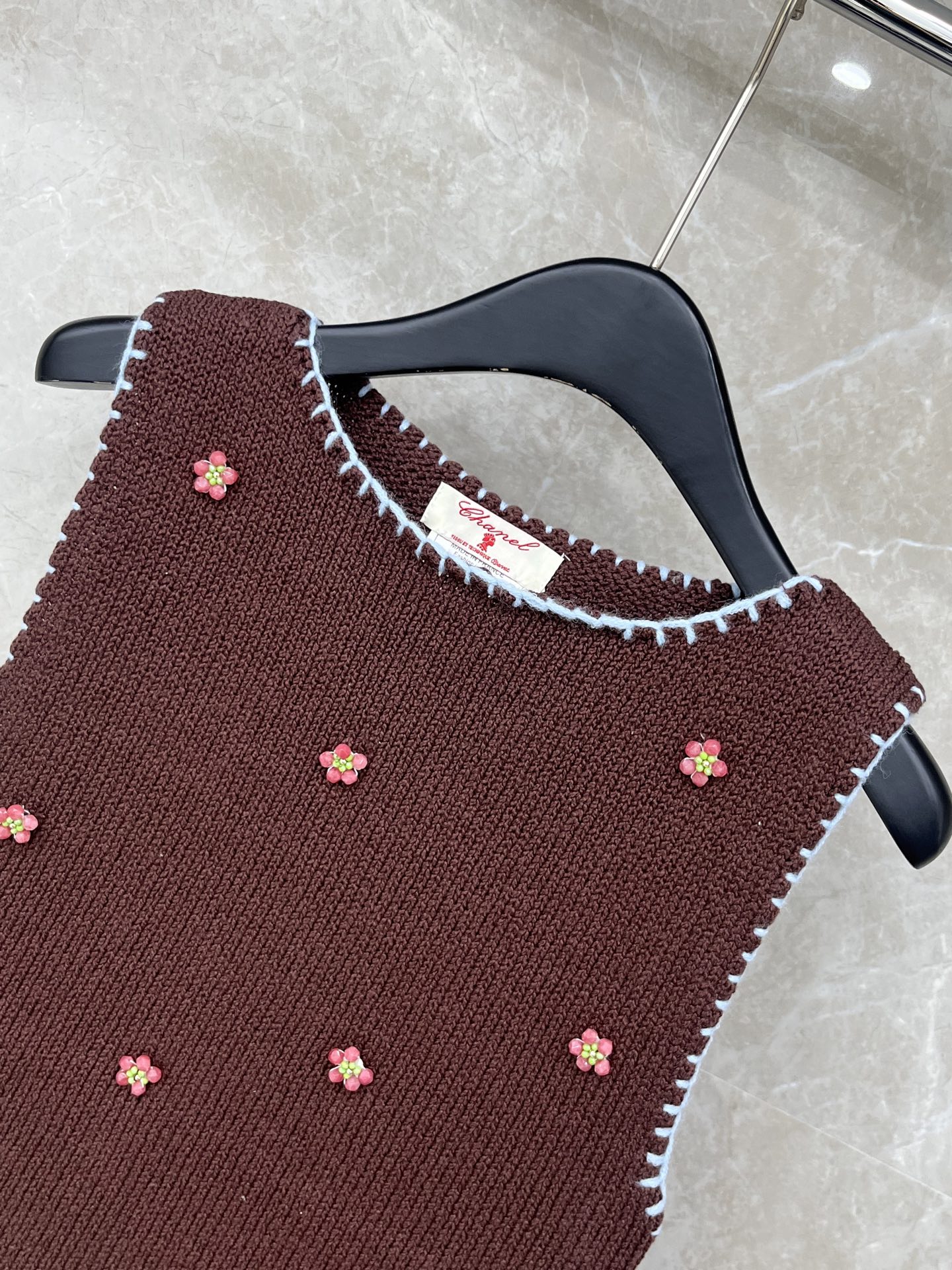 🛒𝐍𝐄𝐖 · 𝟐𝟎𝟐6/爆款现货设计师 小众｜26新品重工手工针织背心王炸单品，精致常规版型上身巨显瘦！