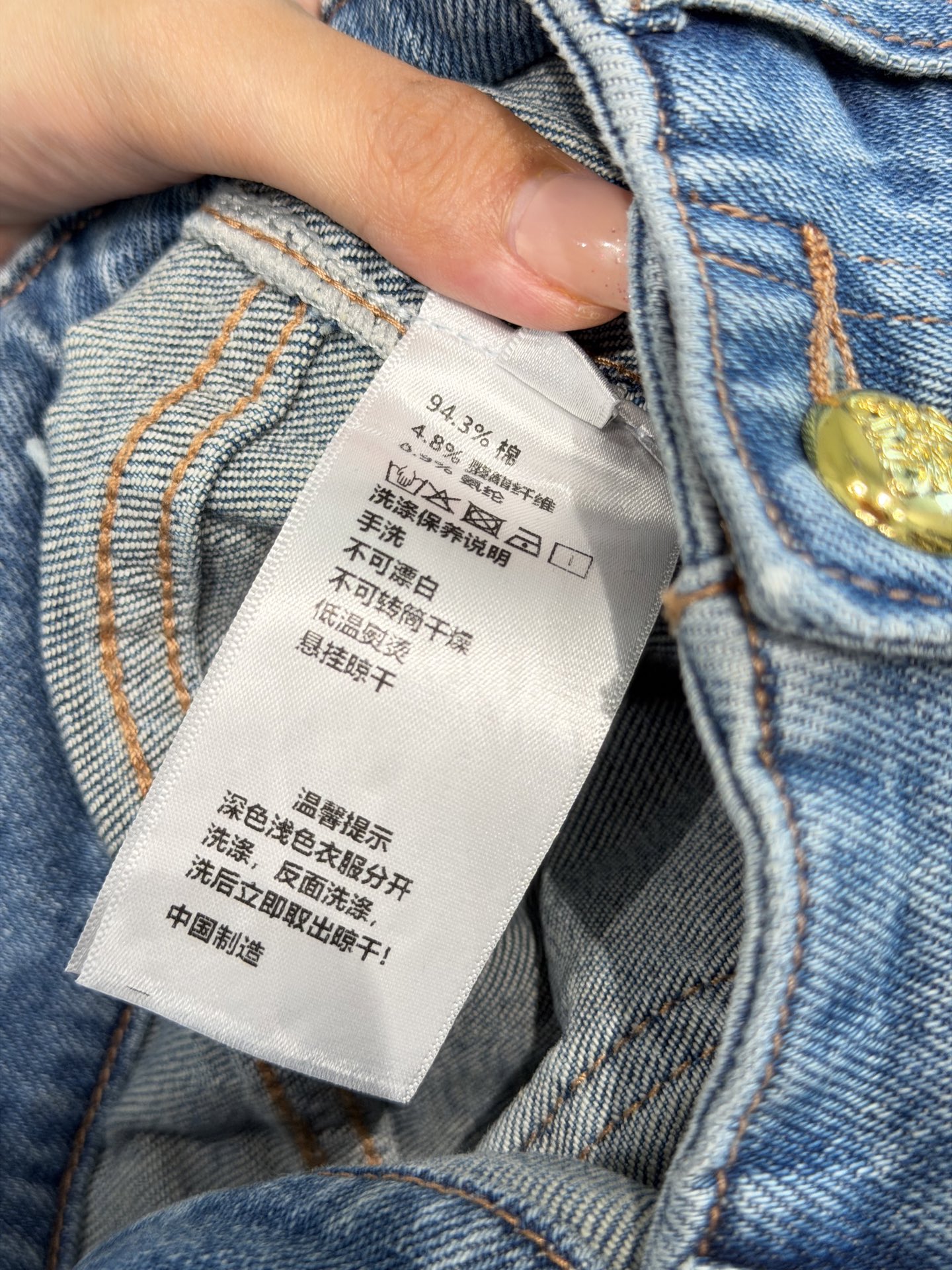 🛒𝐍𝐄𝐖 · 𝟐𝟎𝟐6/爆款现货【早春新款】Loe*｜流苏烫钻微喇牛仔裤采用高端定制面料，牛仔穿起来非常